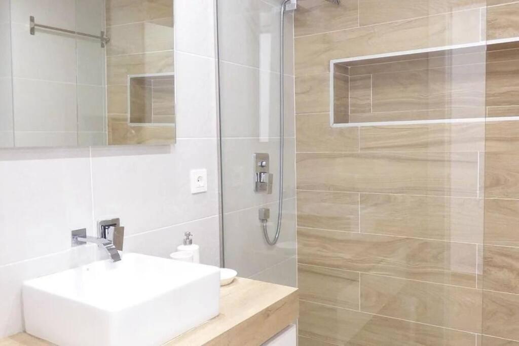 Luxury Apartment in Puerto Banus Free Parking, 100m to Beach & Marina