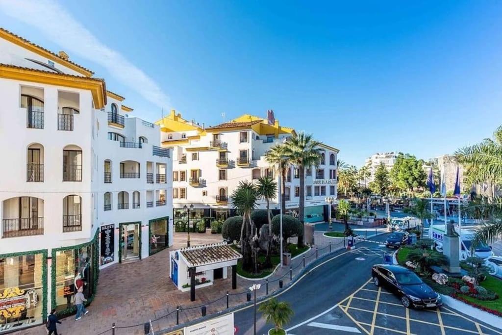 Luxury Apartment in Puerto Banus Free Parking, 100m to Beach & Marina