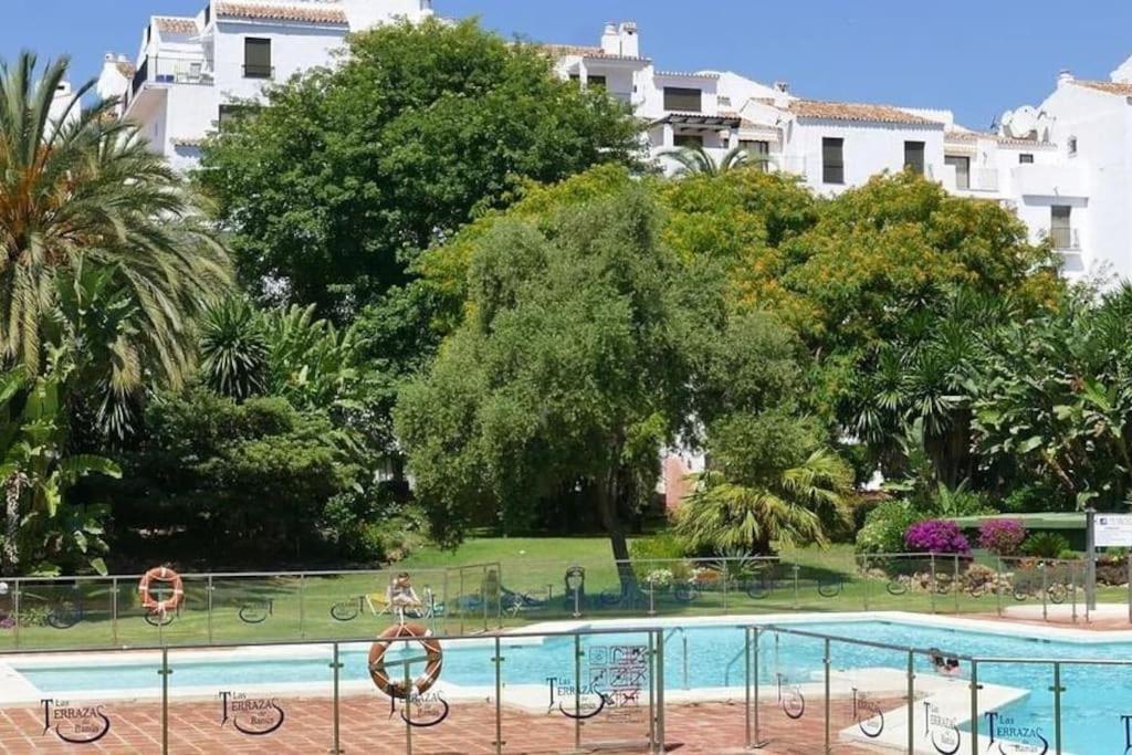 Luxury Apartment in Puerto Banus Free Parking, 100m to Beach & Marina