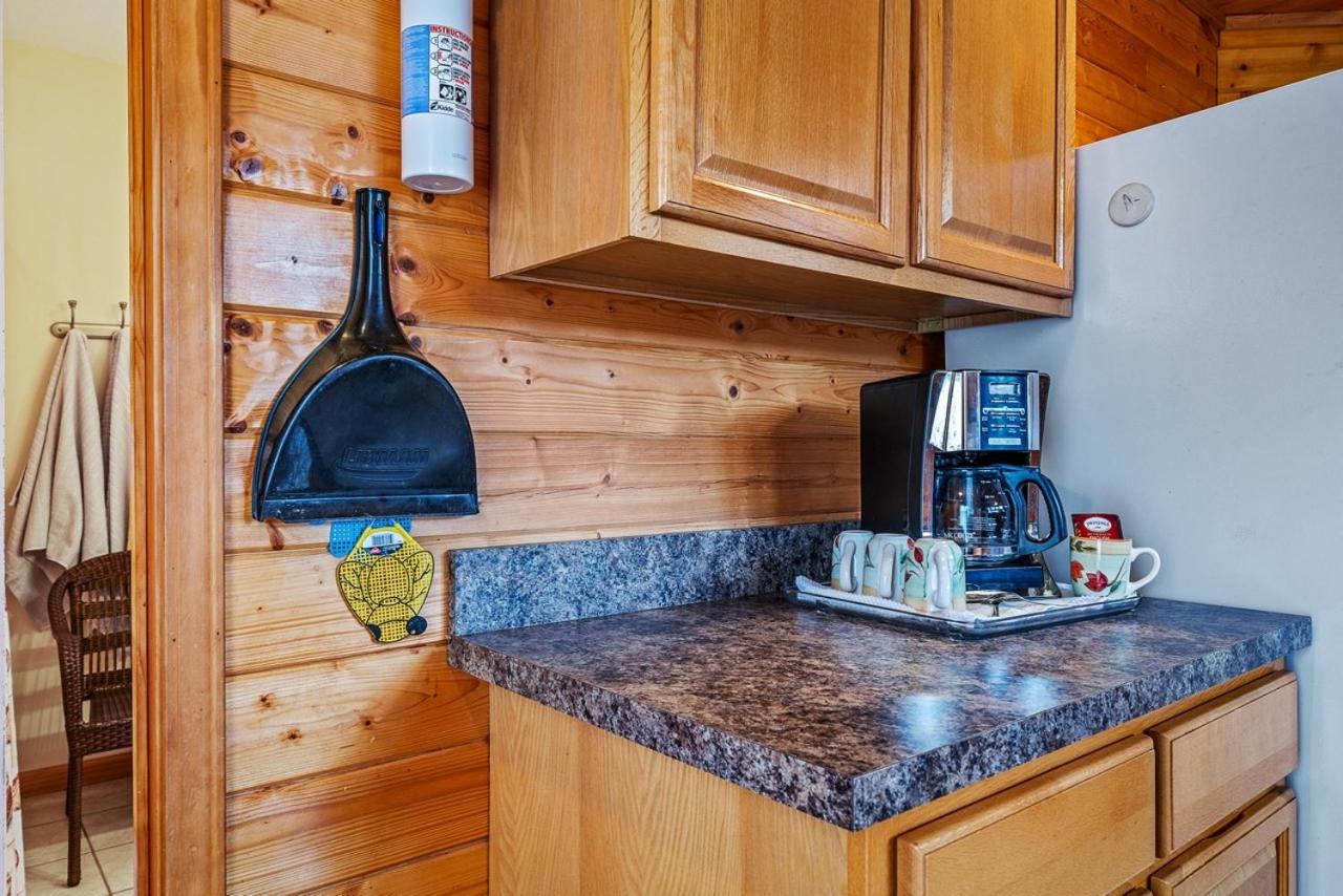 New Listing & Hot Tub!! Rustic Lake Cabin near three marinas! Byrdstown, TN view 5