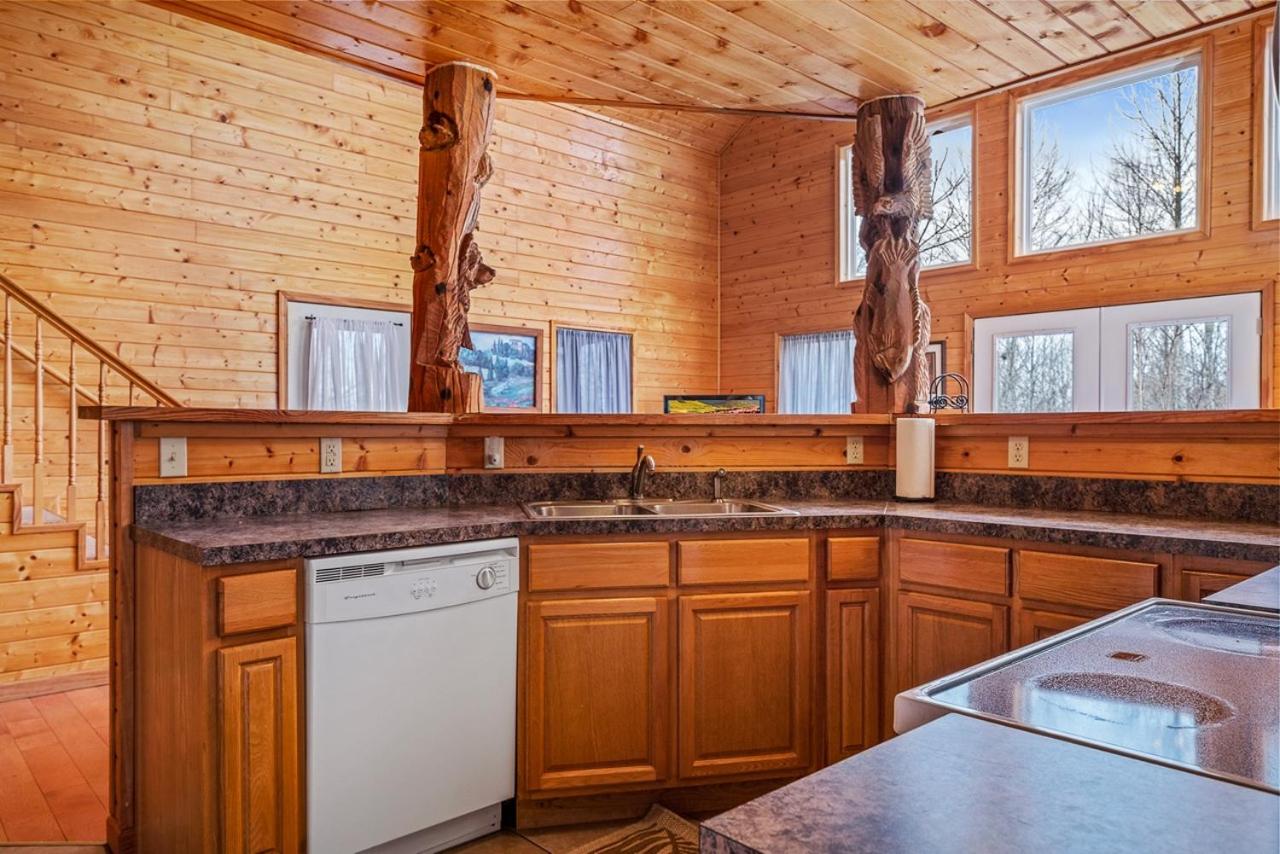 New Listing & Hot Tub!! Rustic Lake Cabin near three marinas! Byrdstown, TN view 4
