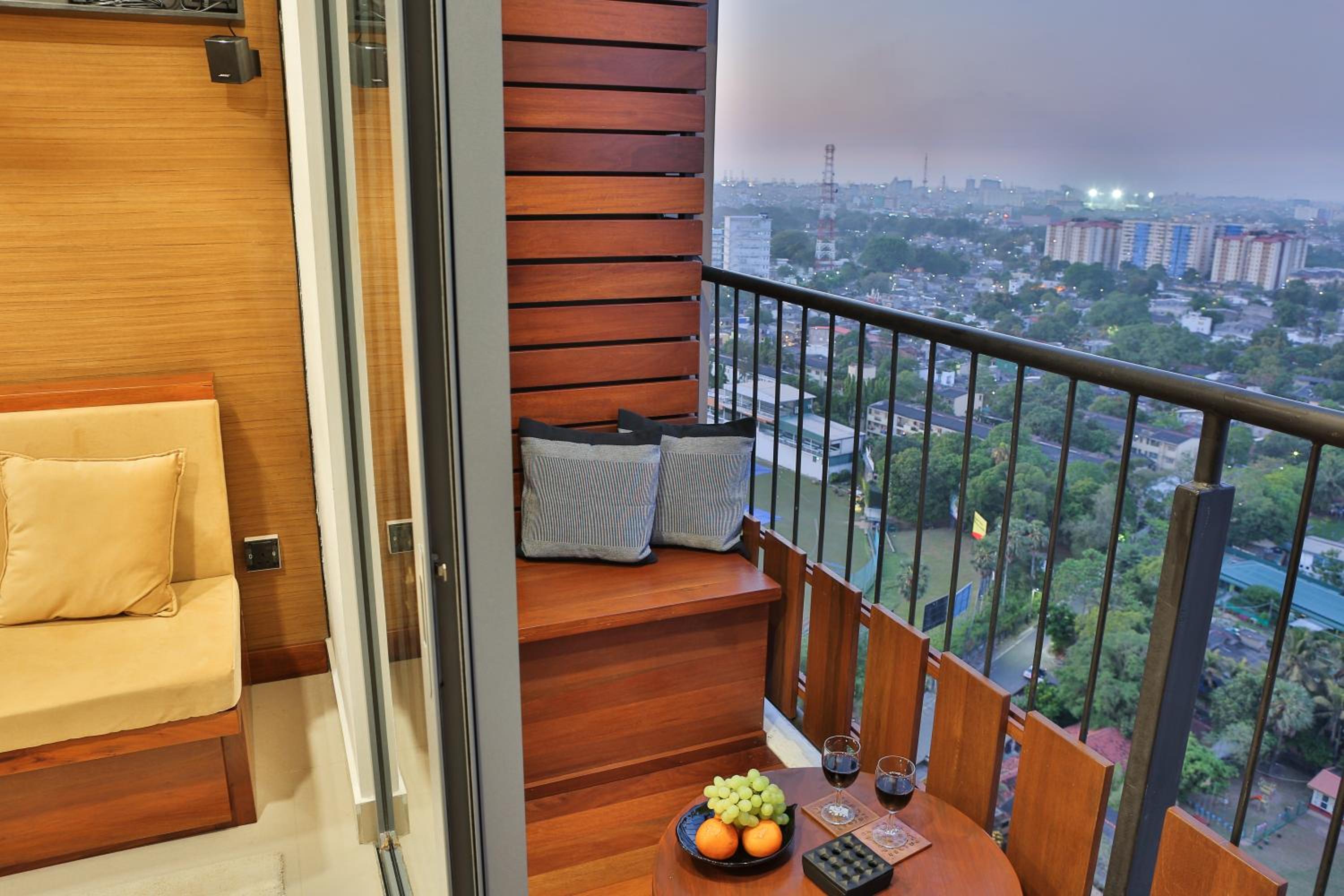 007 Colombo view 3