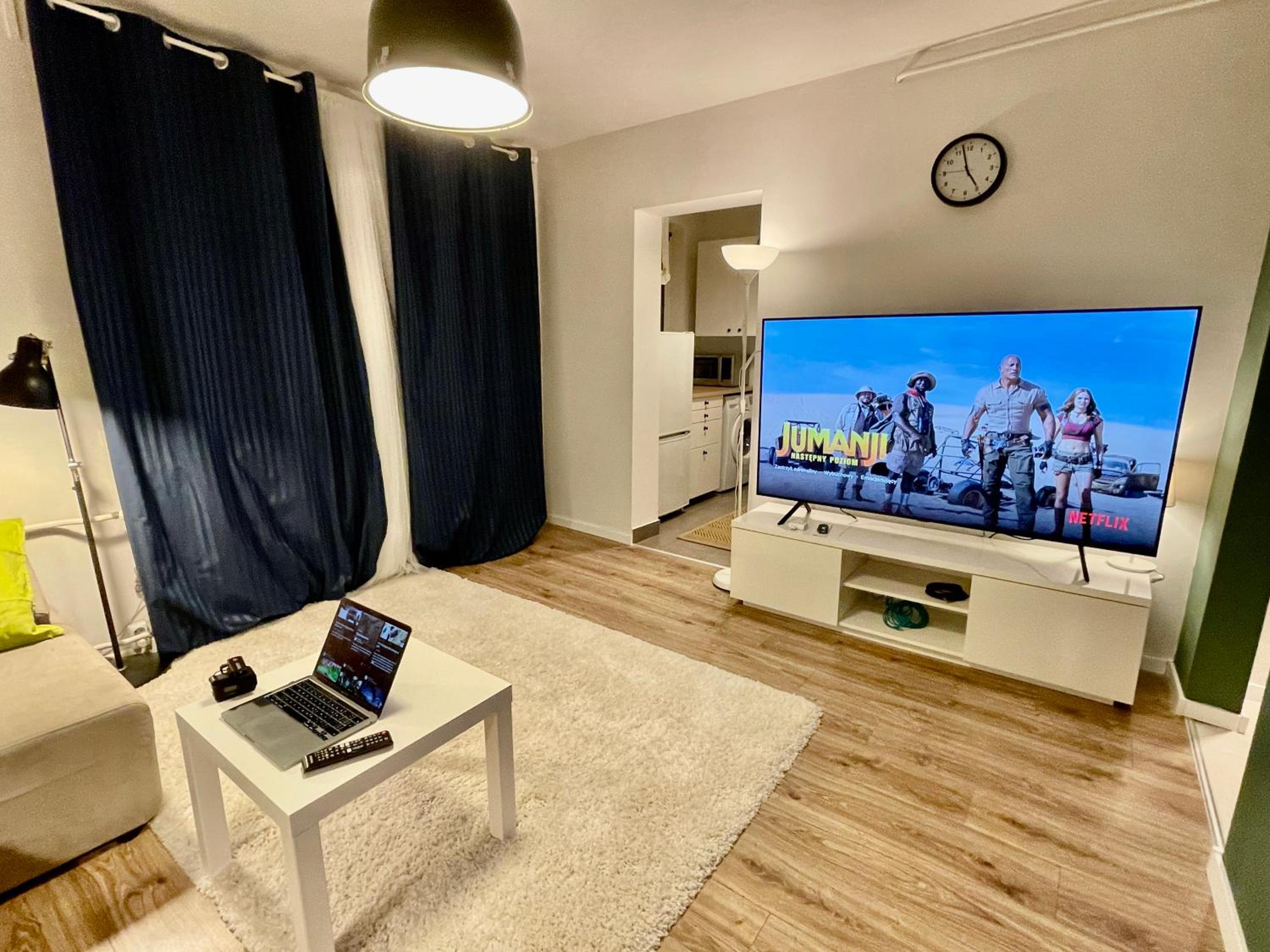 Holiday Metro Fast WiFi TV’70 Netflix HBO AppleTV