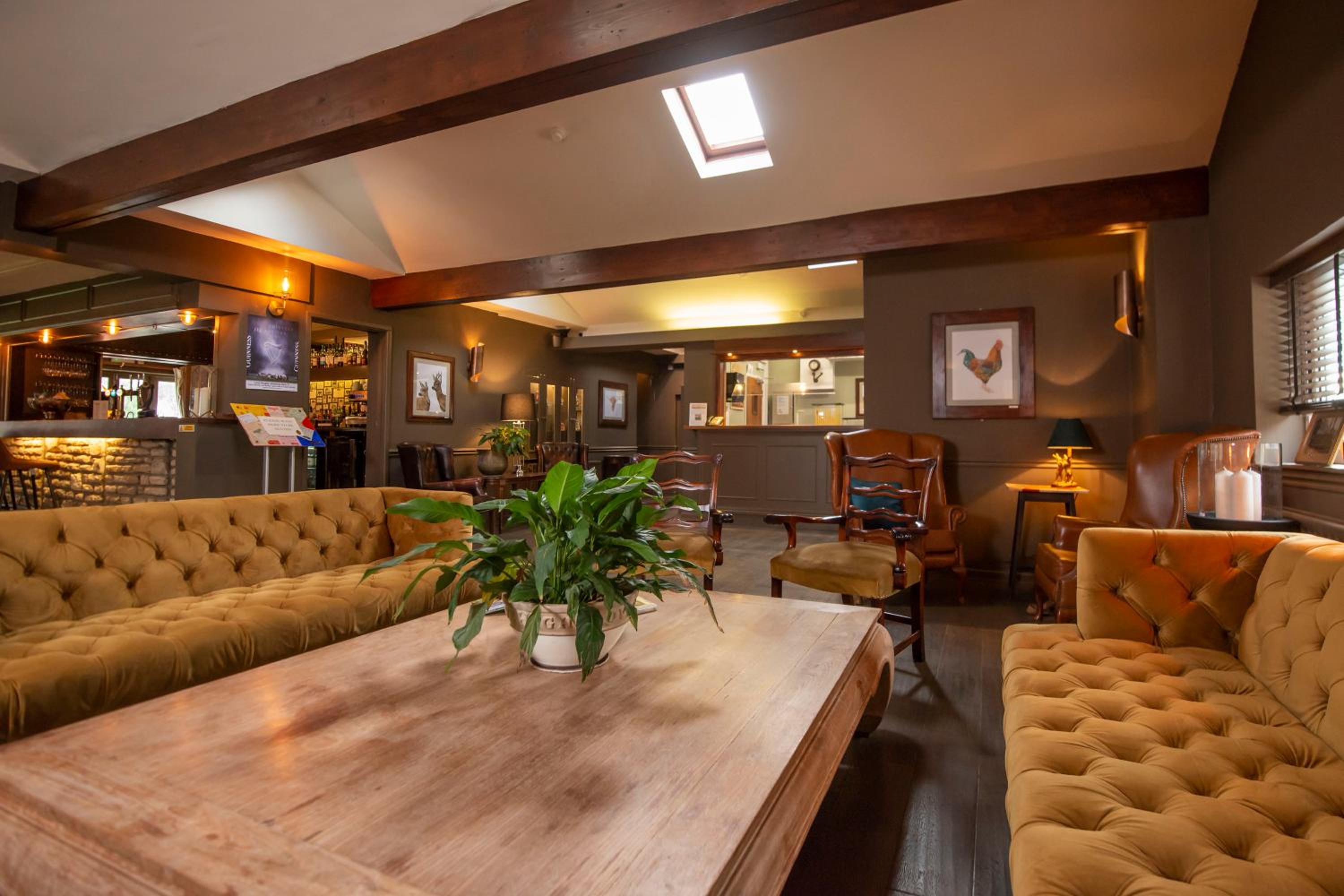 Pettifers Freehouse Hotel