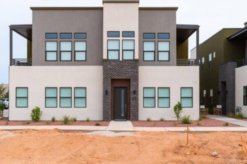 Hotel Villa 25! Brand New Luxury 4 bedroom Villa! - Image 1