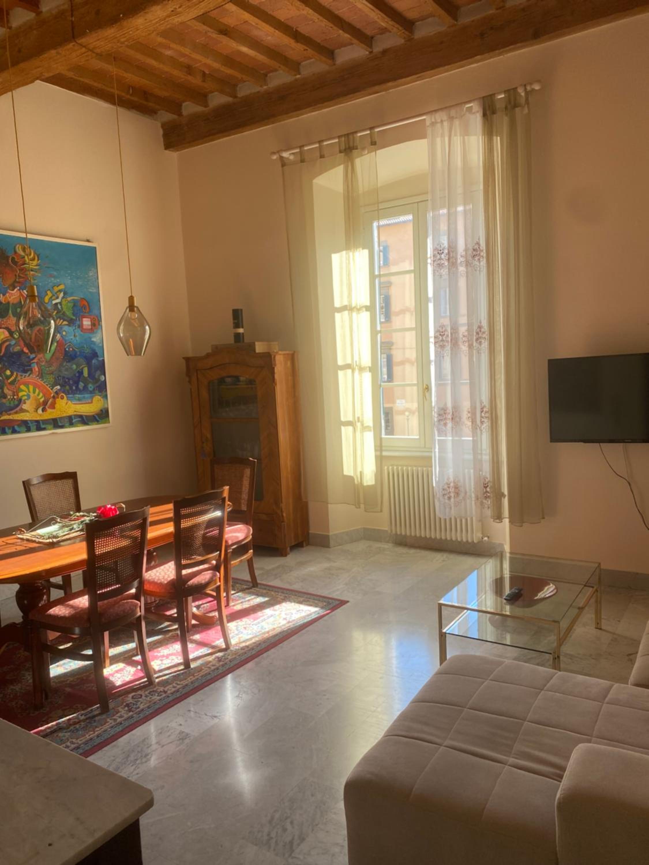 Renovated apartment with 3 bedrooms in an historic palazzo between port and old town view 2