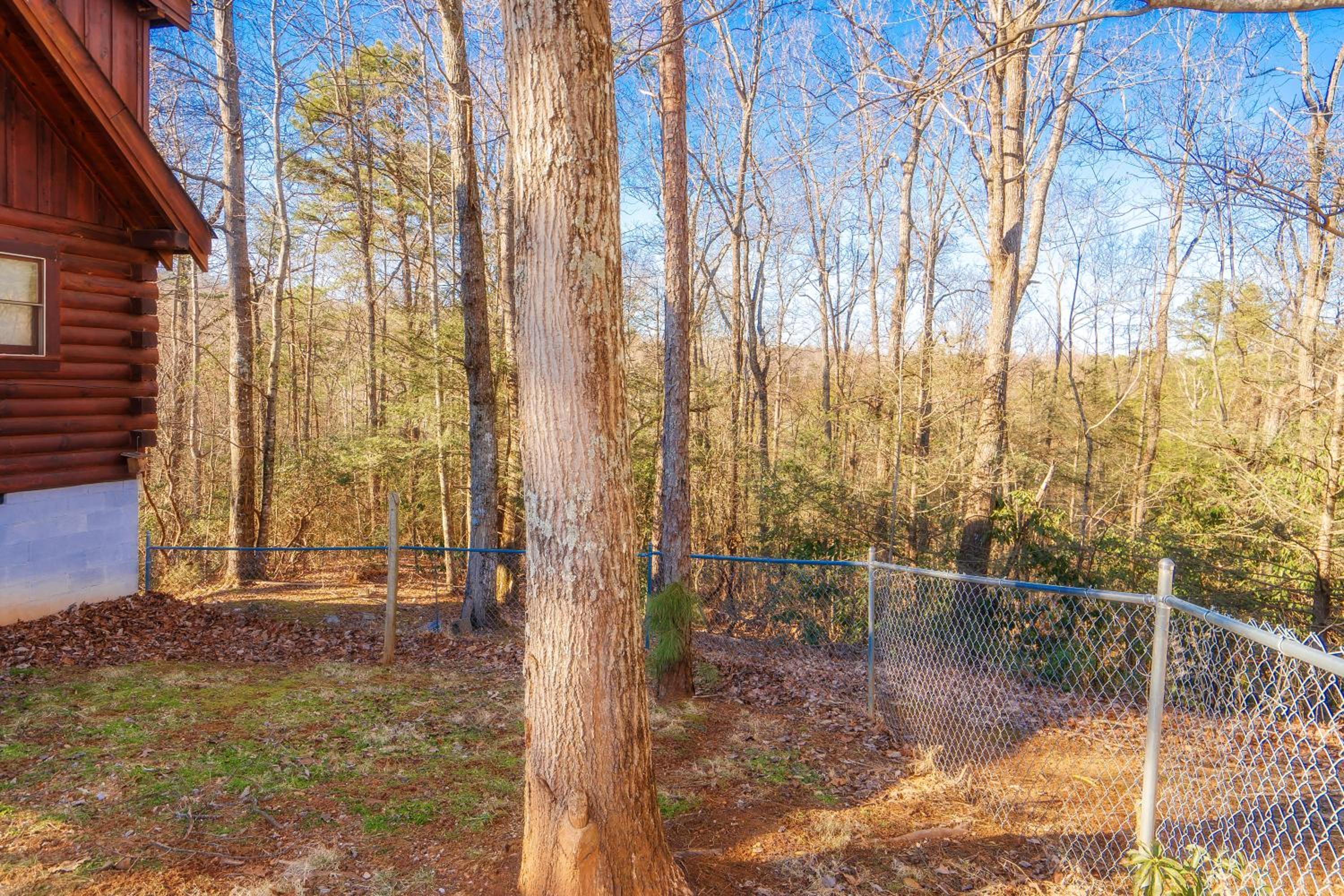 Yogis Lair, Hot Tub, Foosball, WIFI, 560 FREE tickets each paid day view 4