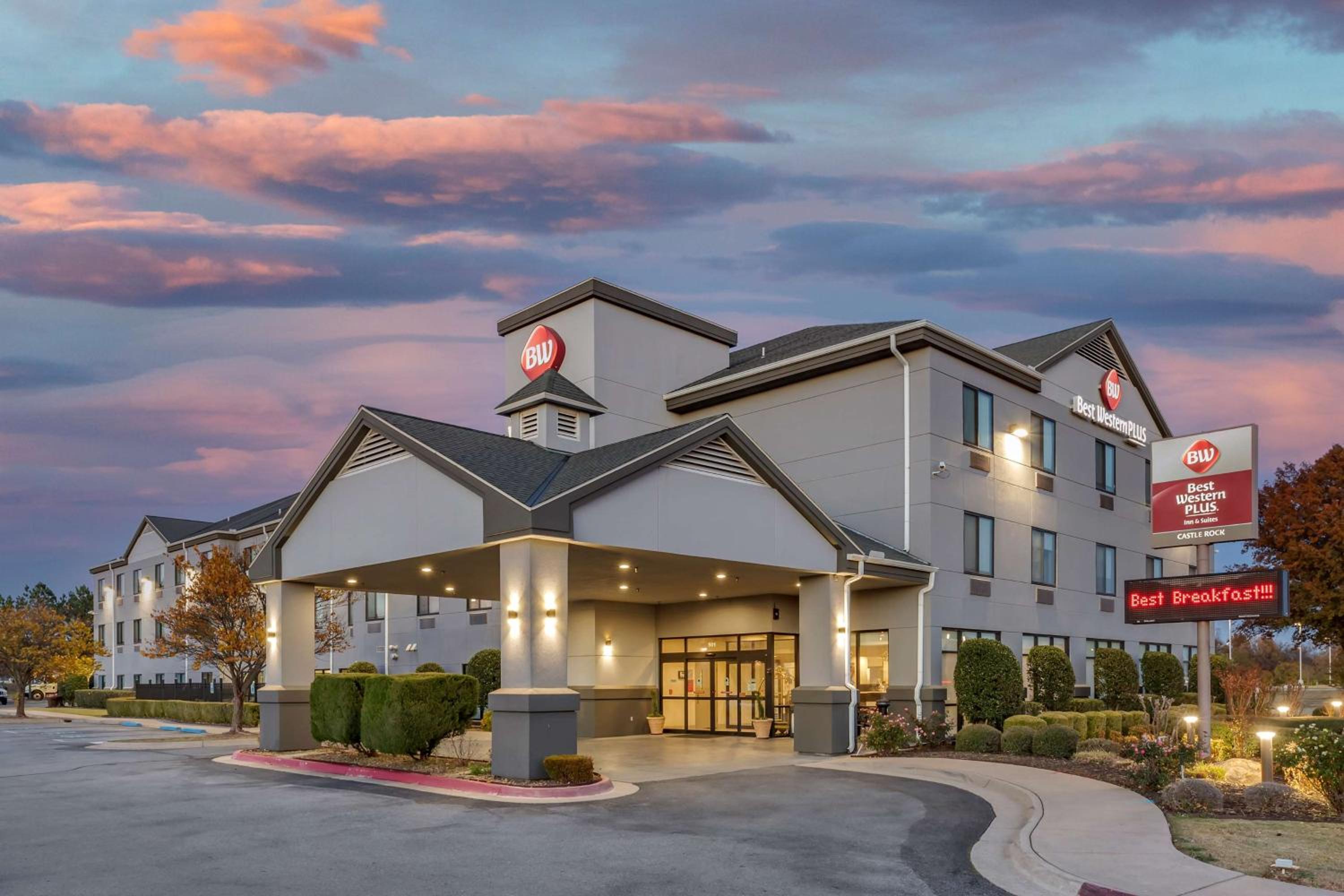 Hotel Best Western Plus Castlerock Inn & Suites - Image 1