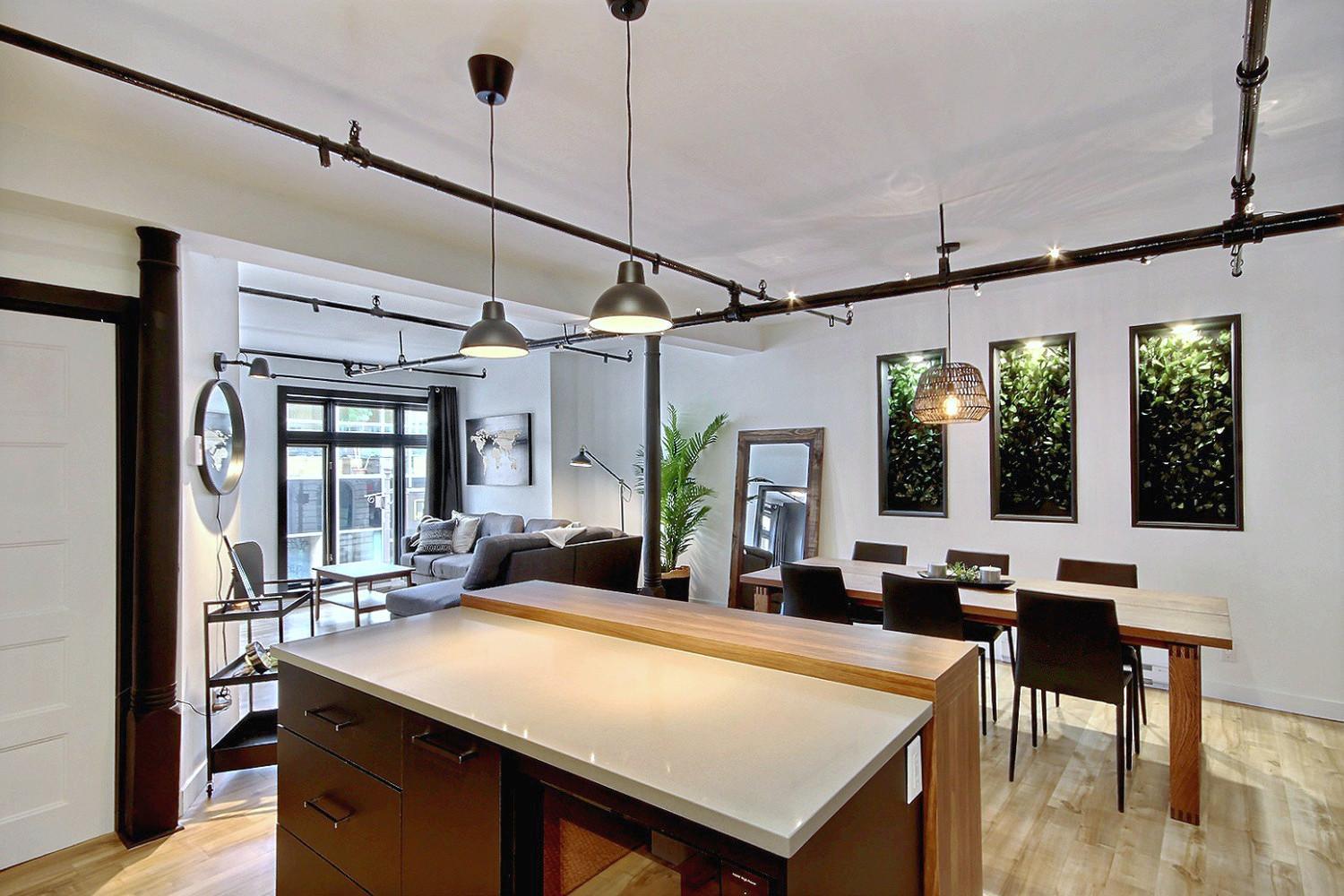 Le Gentleman // Downtown spacious condo view 5
