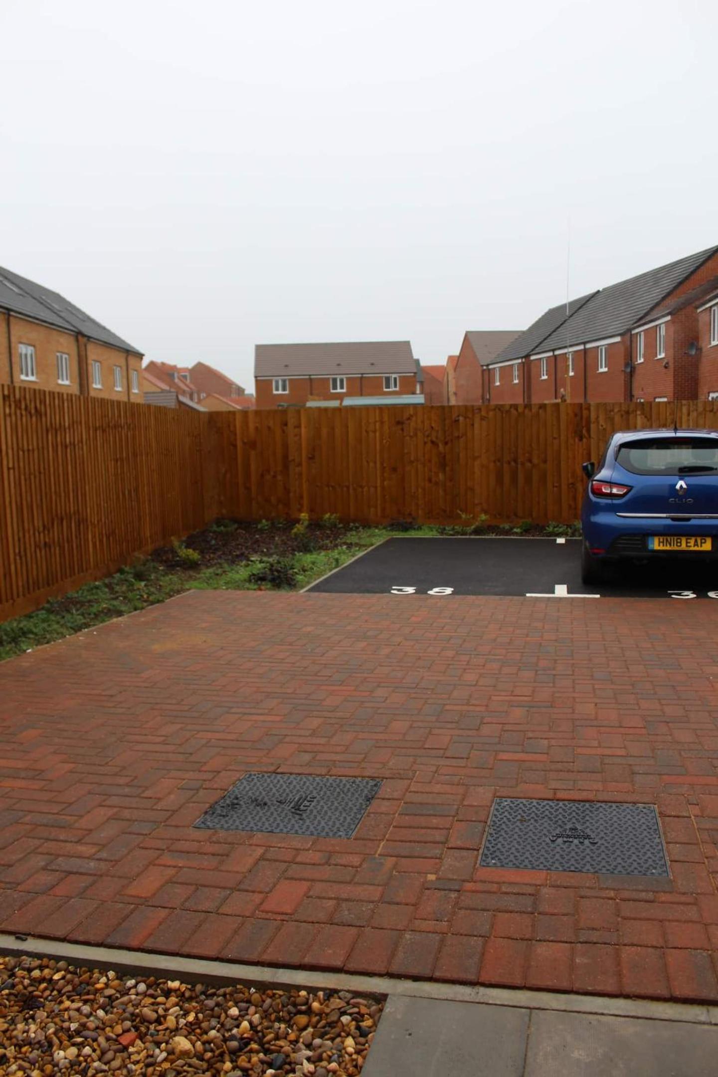 1-Bed House - Sleeps 2 - Parking Wifi view 3