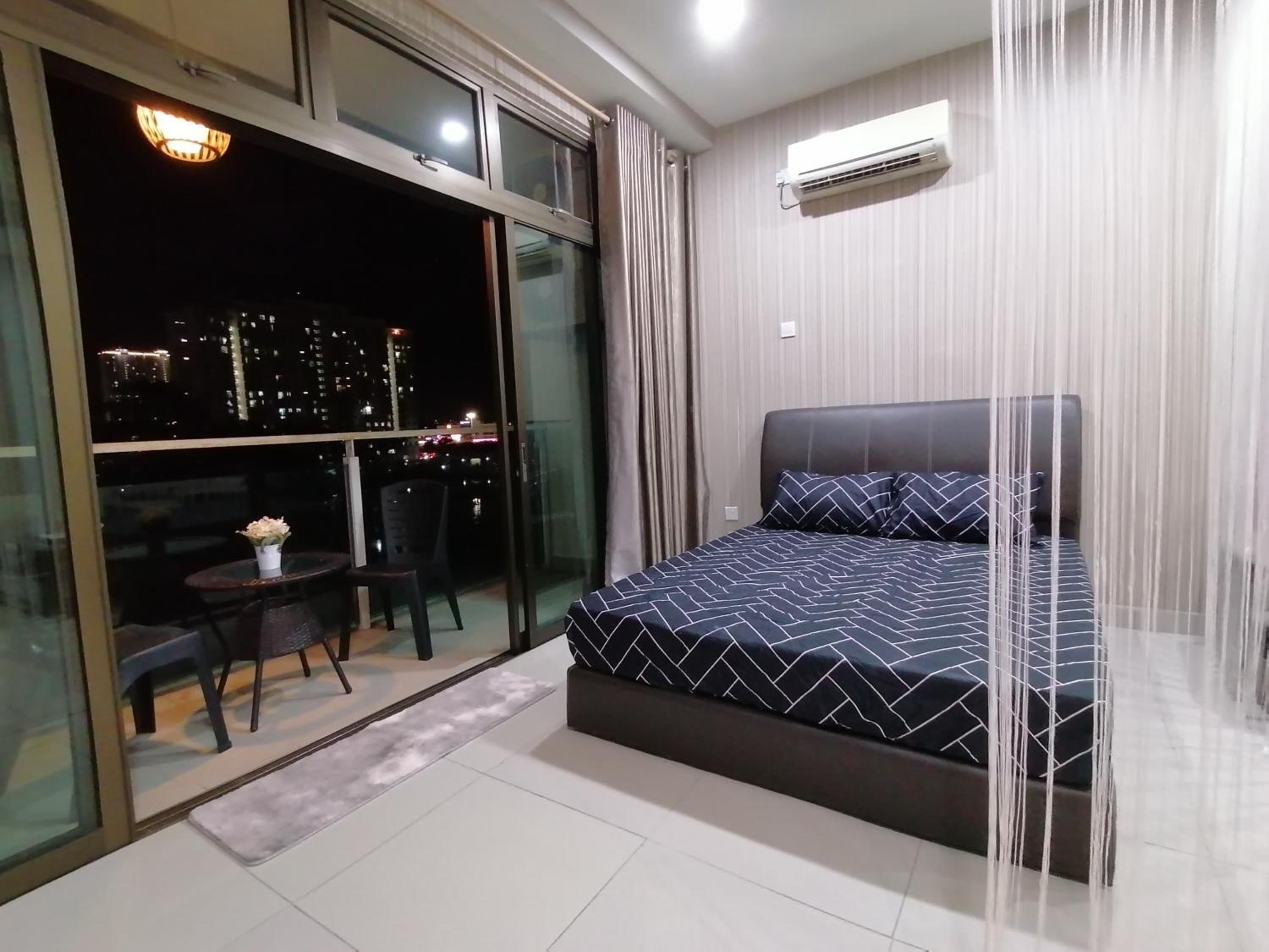 03A-Mount Austin Palazio Studio Homestay for 2pax WIFI