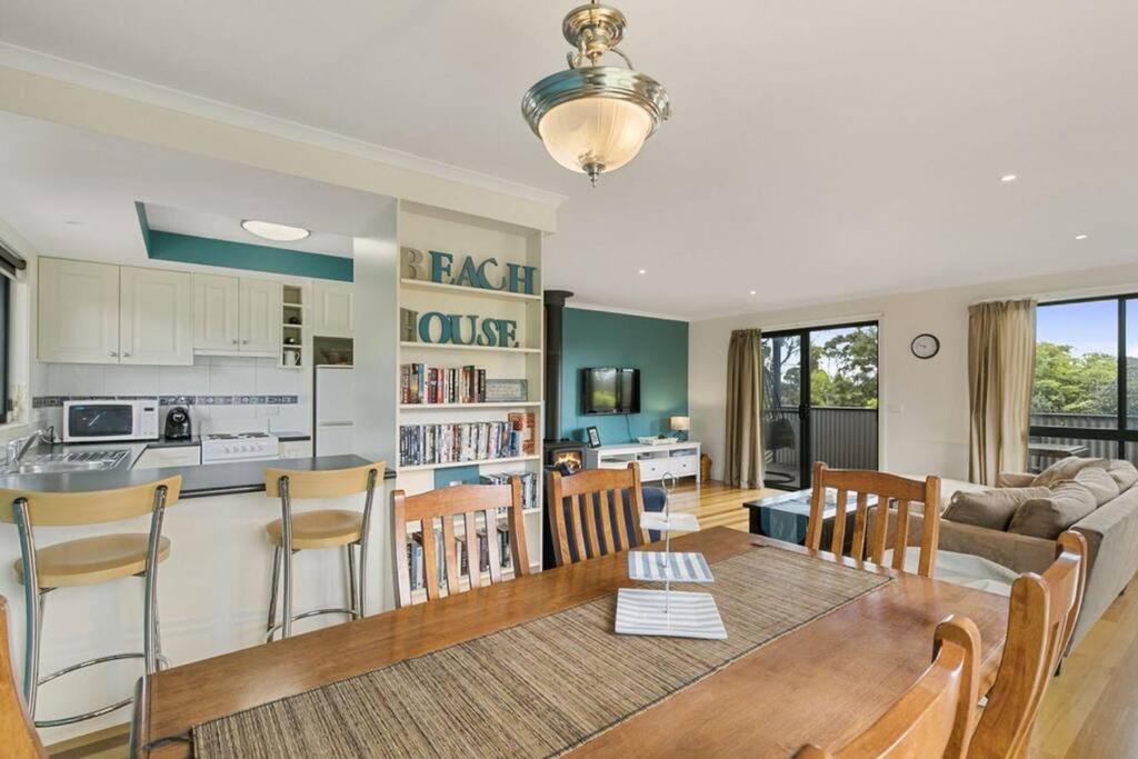 Cowes Vacations - Phillip Island Time - Large home with self-contained apartment sleeps 11 - Property Image 3