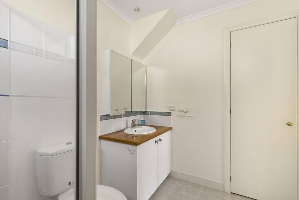 Phillip Island Time - Large home with self-contained apartment sleeps 11