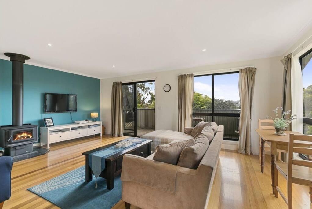 Phillip Island Time - Large home with self-contained apartment sleeps 11