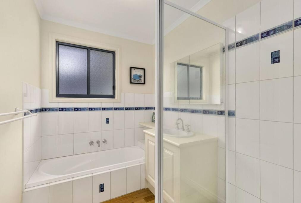Phillip Island Time - Large home with self-contained apartment sleeps 11
