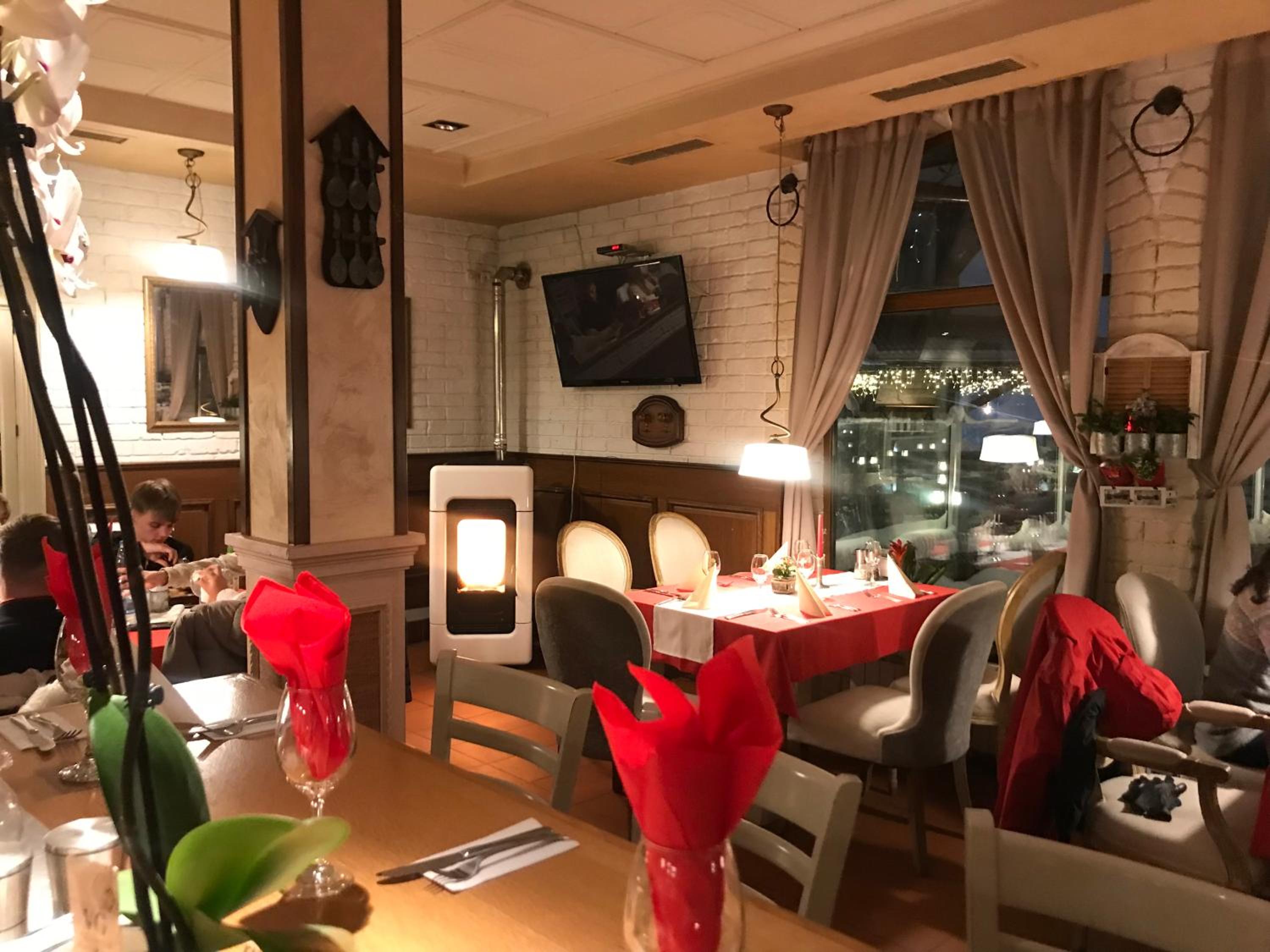 Ski Zone at Gondola, Perfect, Fast WiFi, Quiet, Warm
