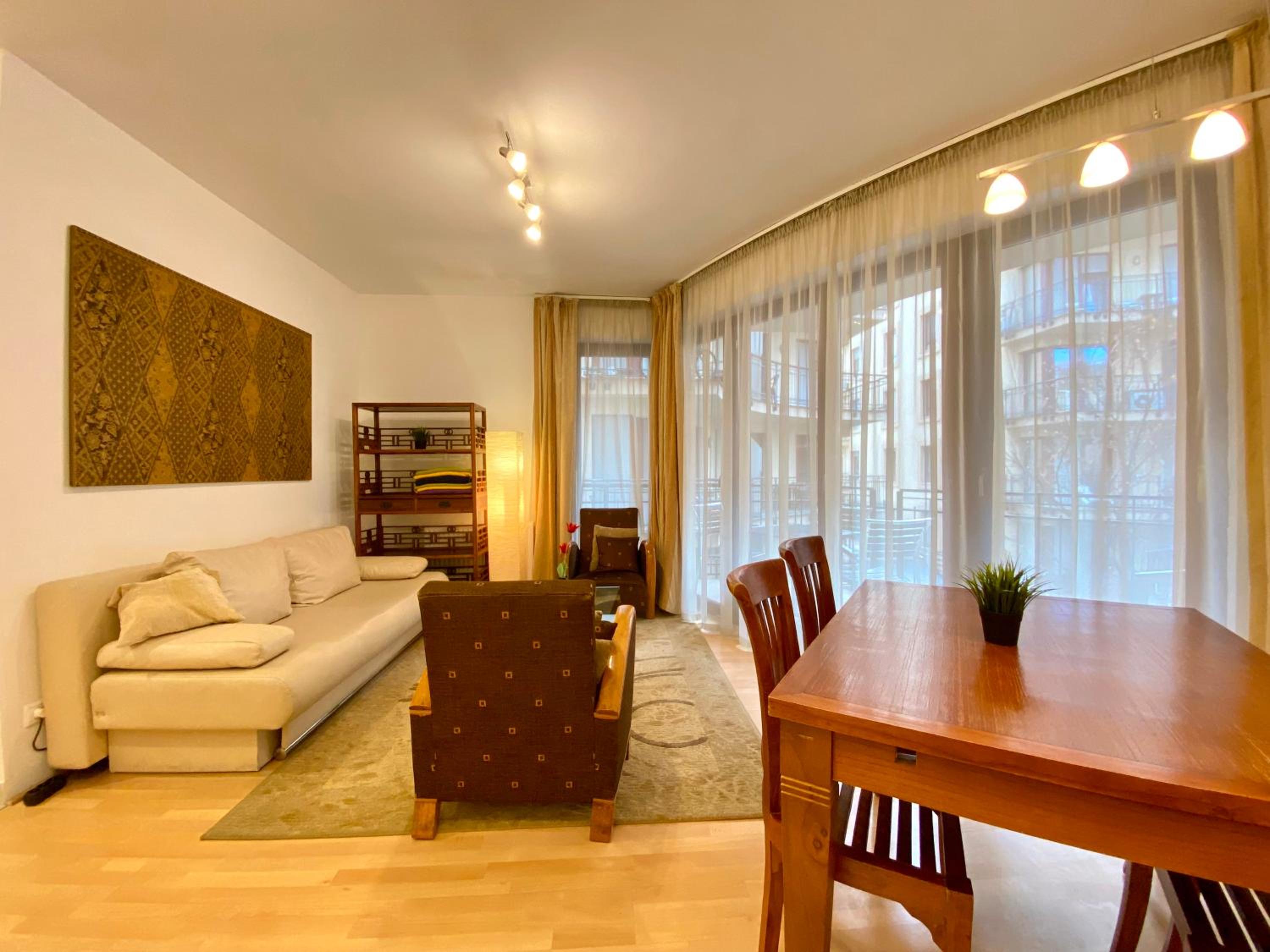 Downtown Vibe Vizz II apts w private balcony view 5