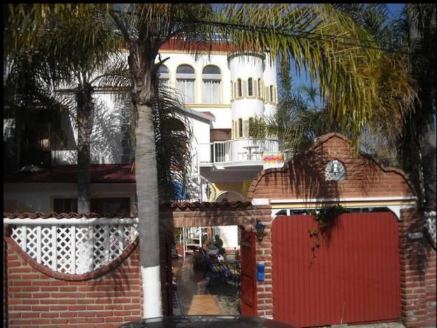 Welcome to Casa Viva Mexico 3-bedrooms 2-bathroms 6-Guests close to Shoping Center & Beach