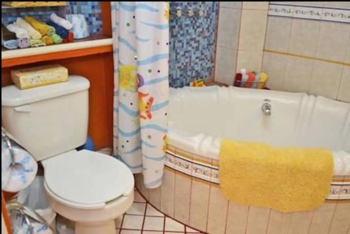 Welcome to Casa Viva Mexico 3-bedrooms 2-bathroms 6-Guests close to Shoping Center & Beach