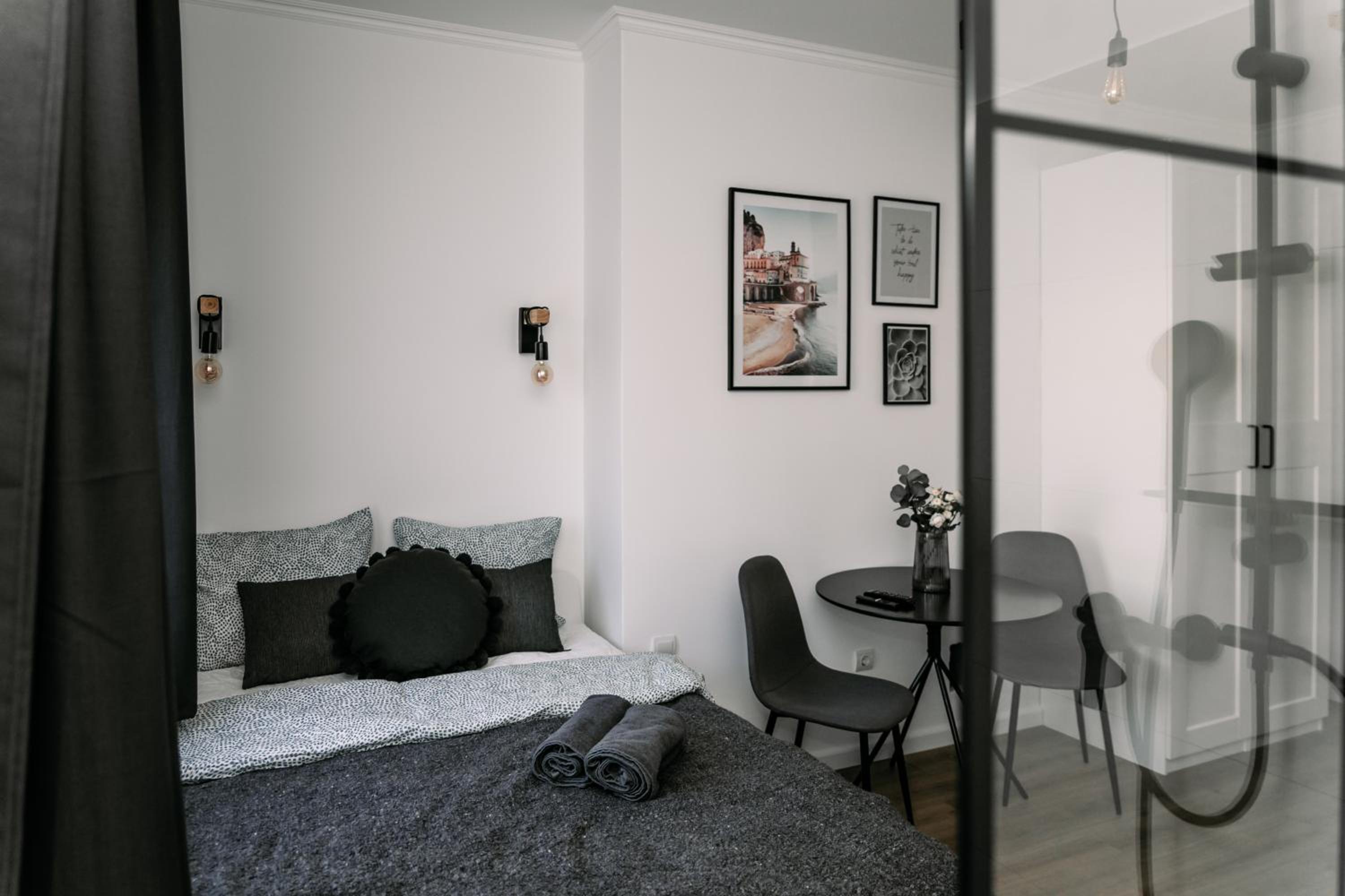 B15 - Wood&Black Apartman