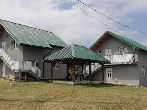 Photo 10