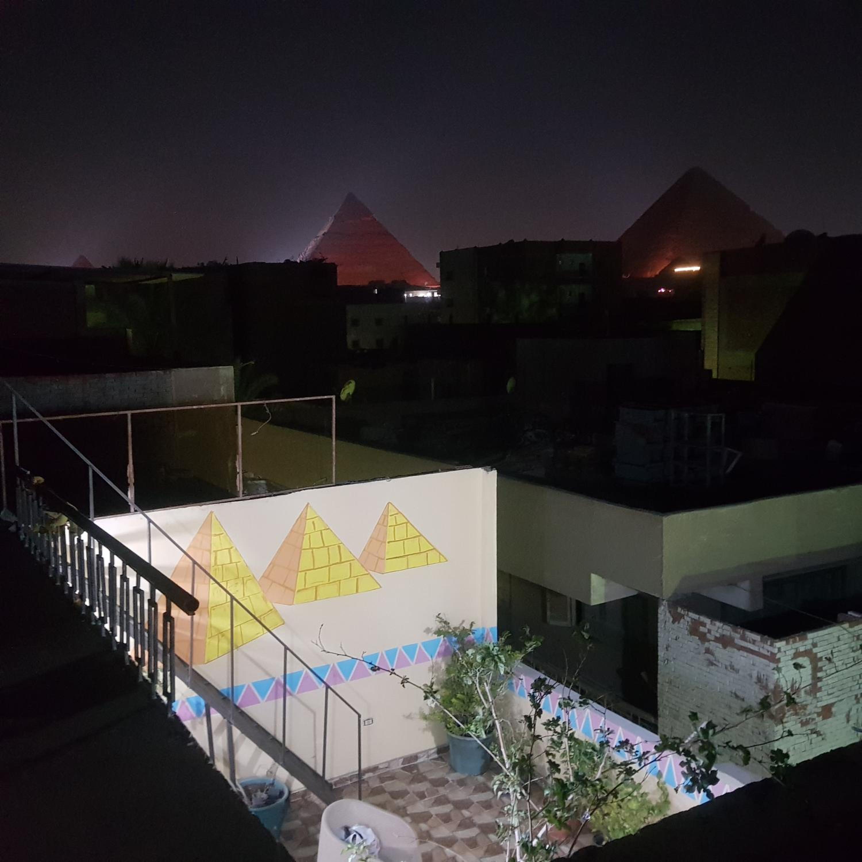 Jana Pyramids view inn