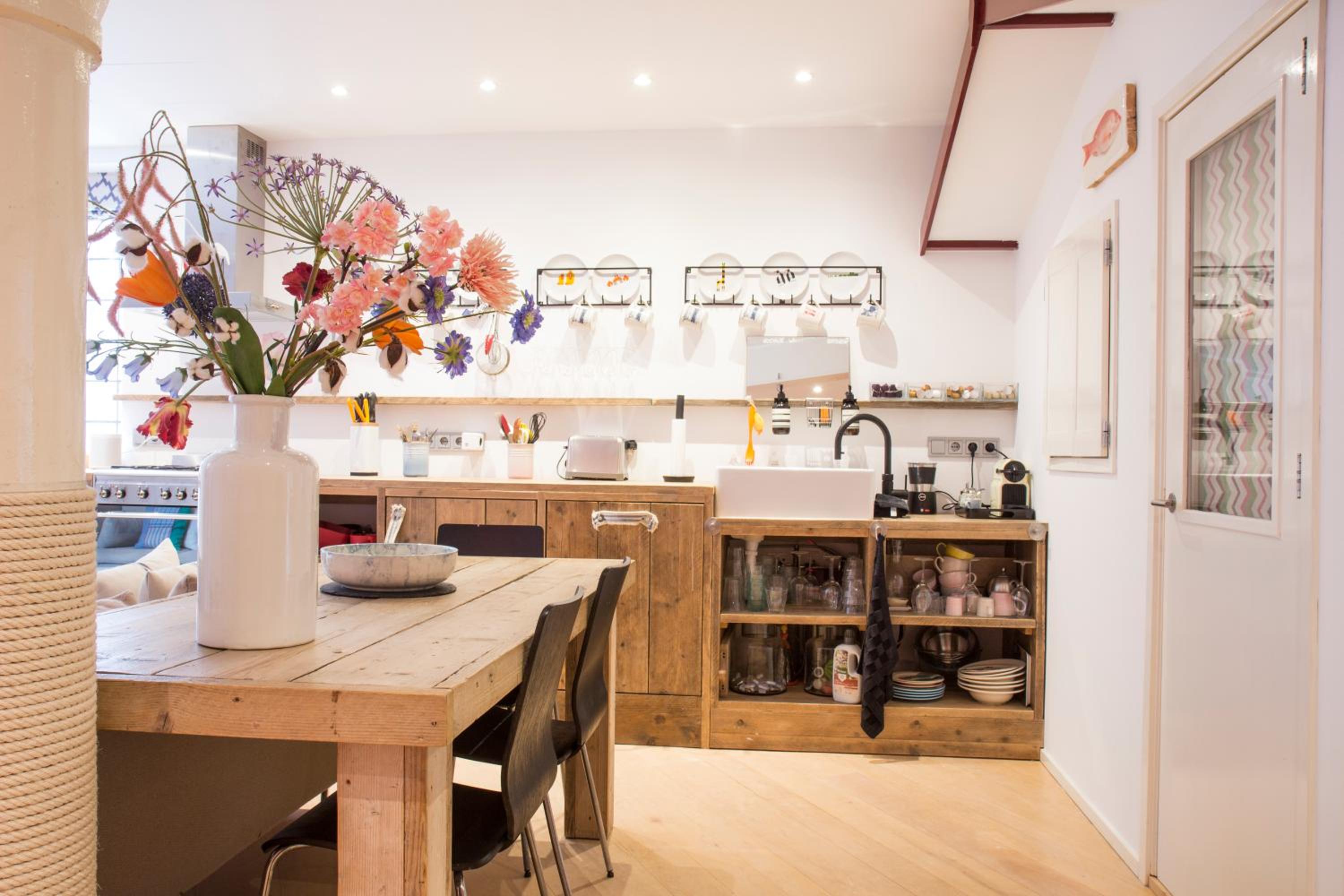 Flo's Atelier - Family studio NOTE studio is adjacent to Flo's apartment