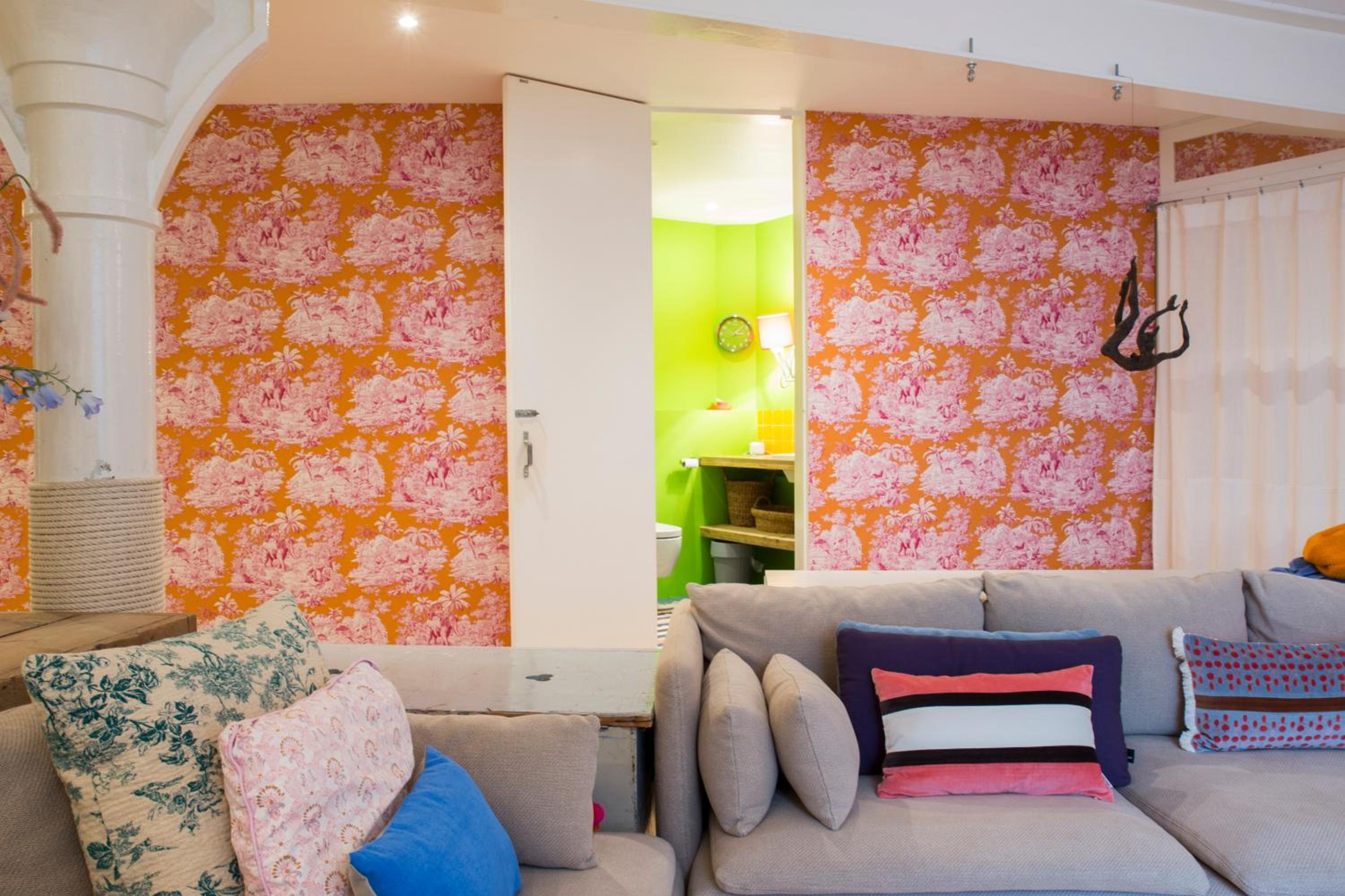 Flo's Atelier - Family studio NOTE studio is adjacent to Flo's apartment