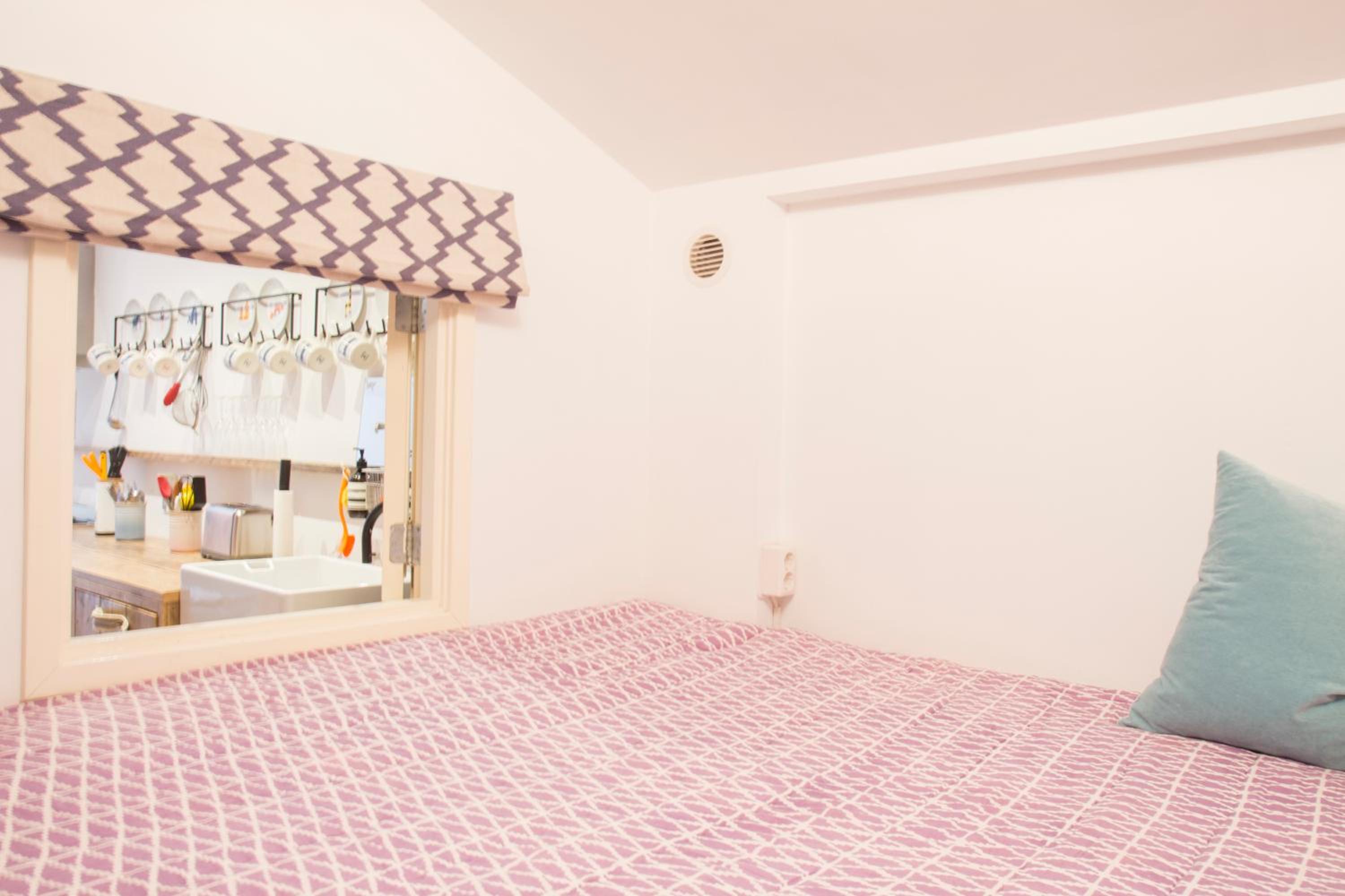Flo's Atelier - Family studio NOTE studio is adjacent to Flo's apartment
