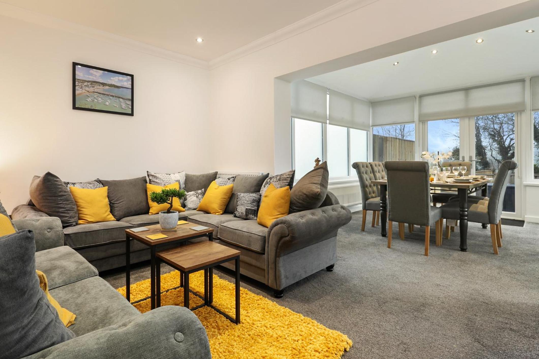 Ocean Waves - Ground Floor Apartment, Pet Friendly, Enclosed Garden view 3