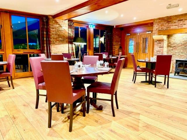 Oak Tree Inn