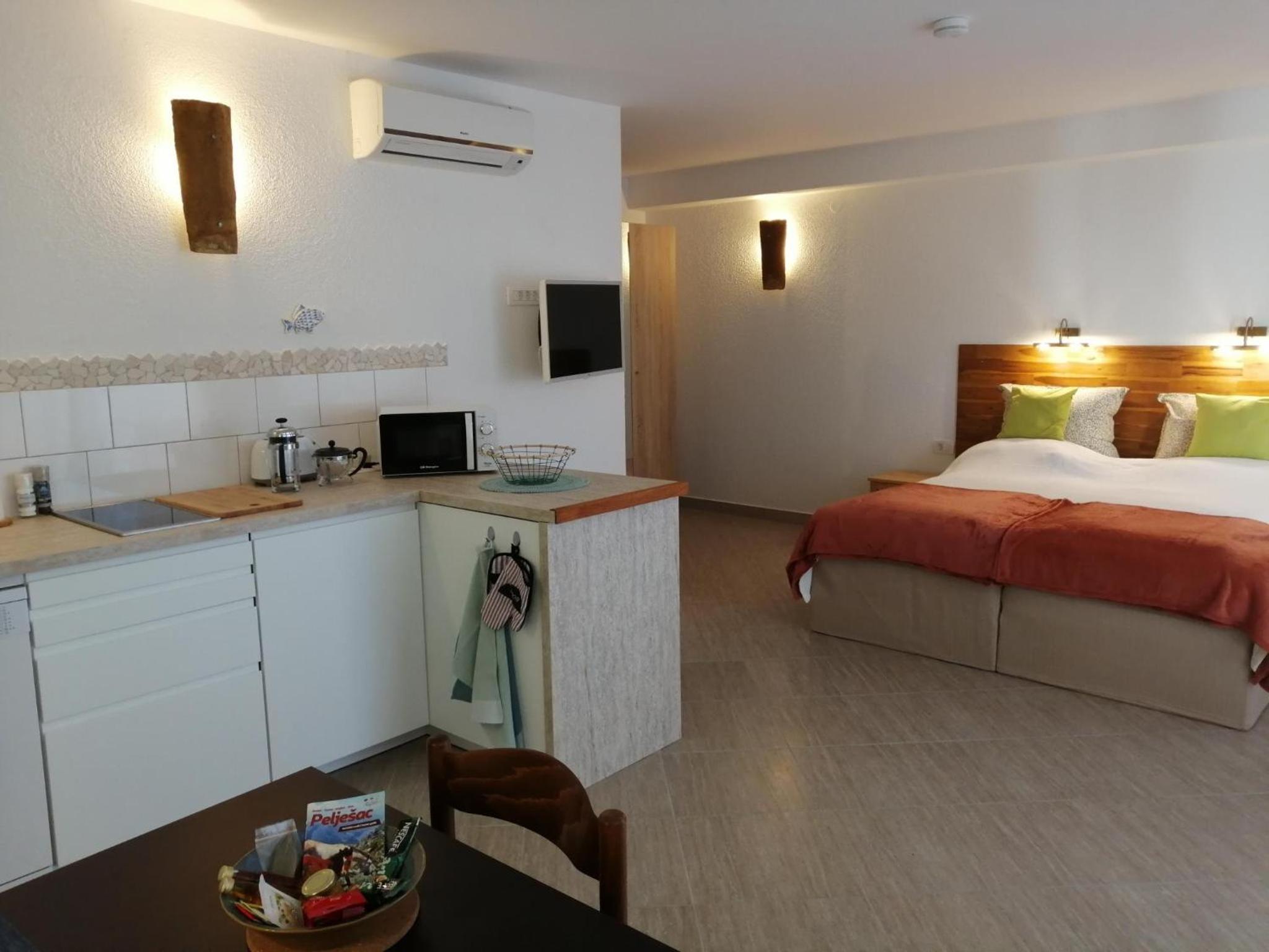 Apartments Kuća Nebeska