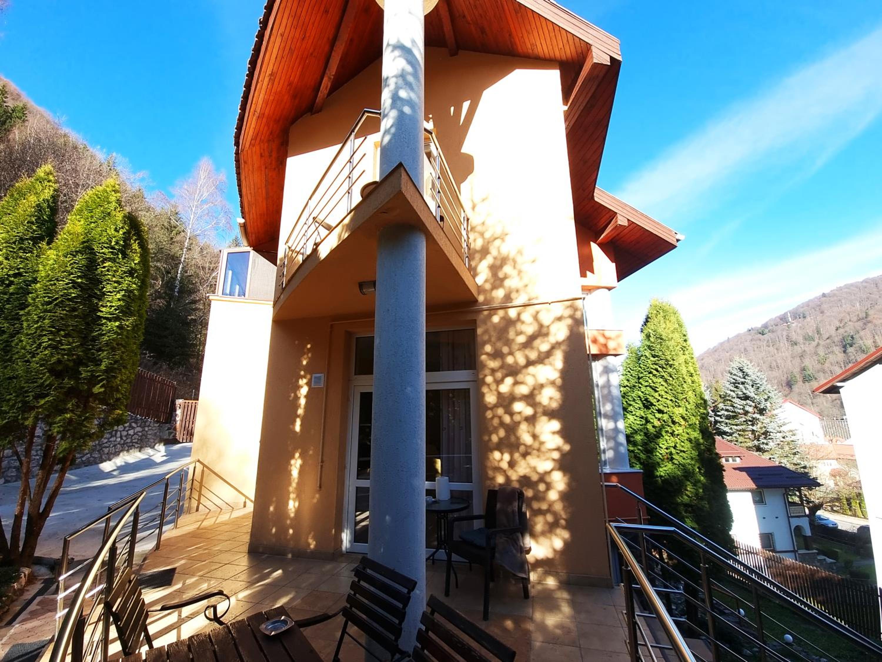 Hotel Marble Villa: Luxury Estate - Central But Intimate