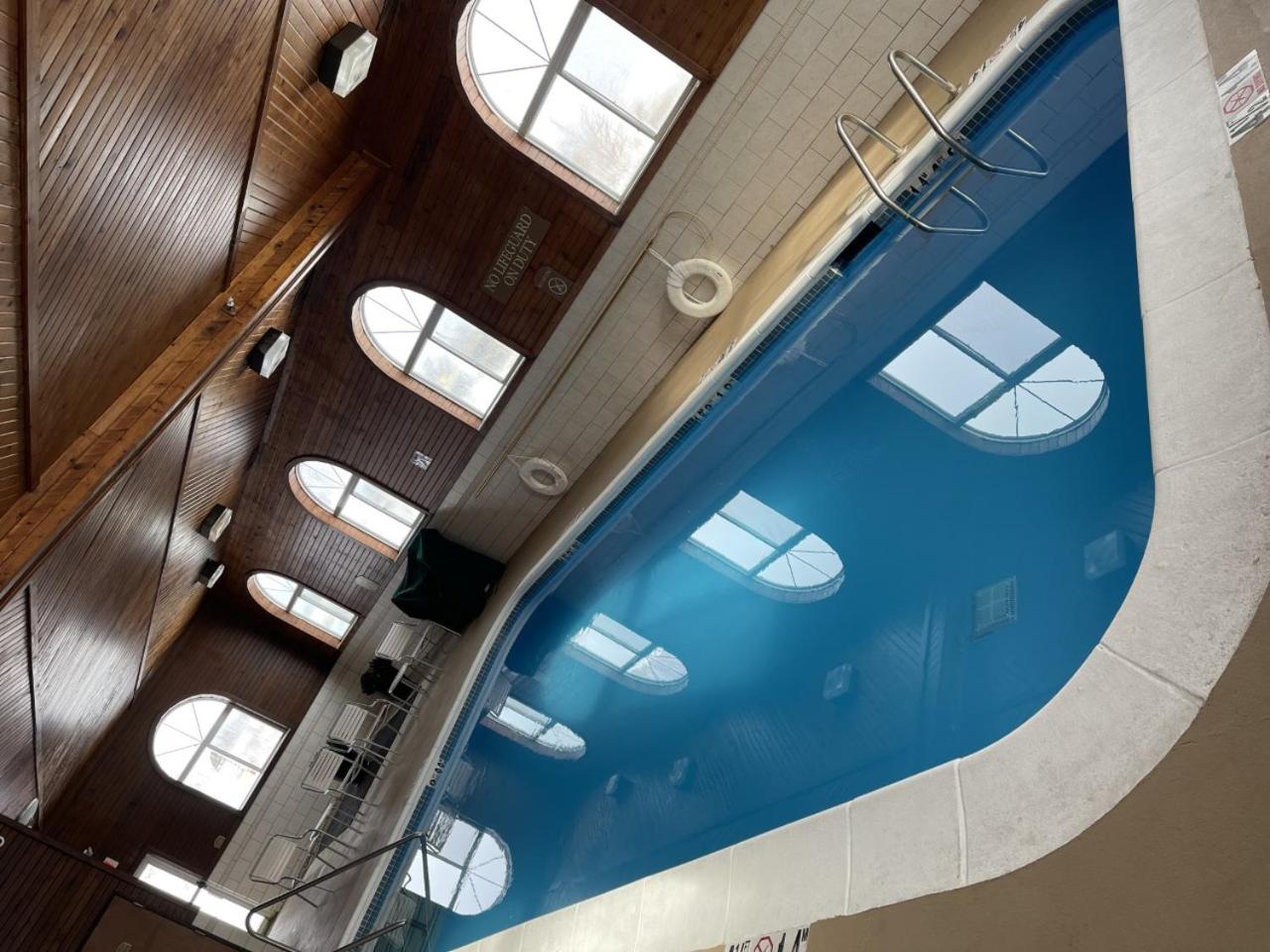 Galesburg Vacations - Baymont by Wyndham Galesburg - Property Image 2
