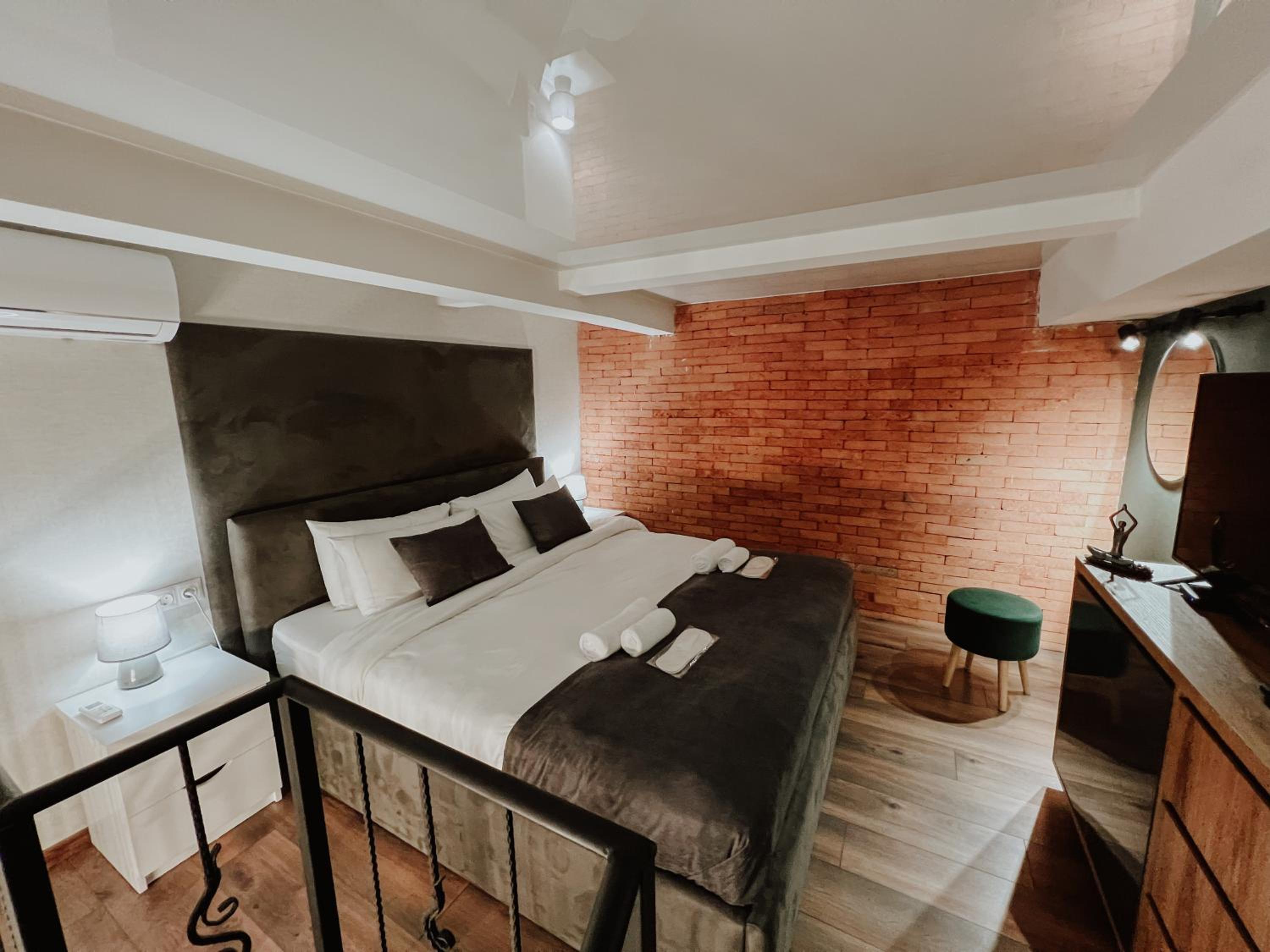 Luxury Duplex Suites - City Center view 3
