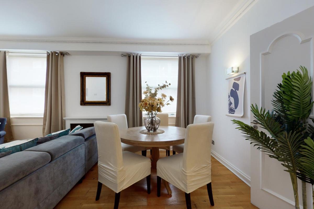 Stay in bond street