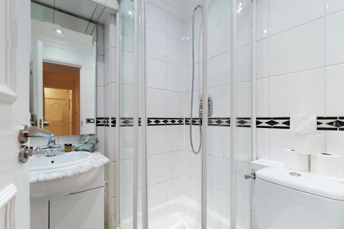 Stay in bond street