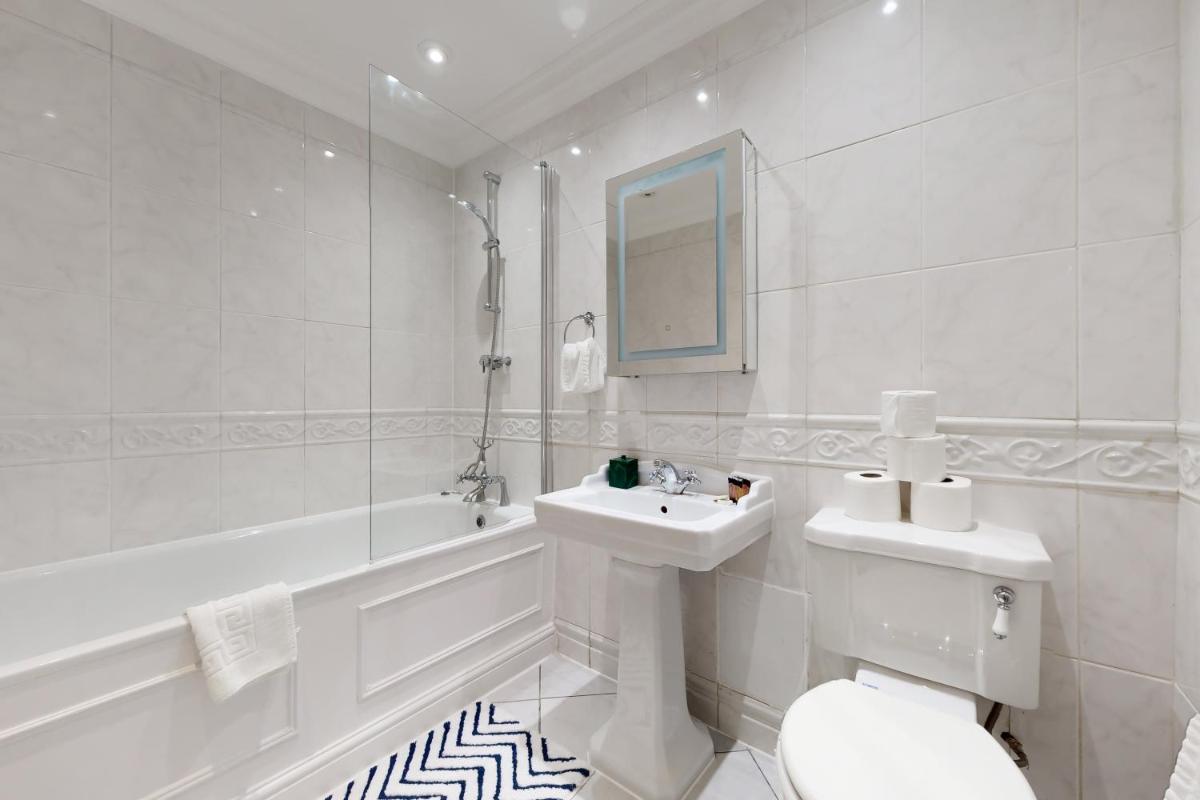 Stay in bond street