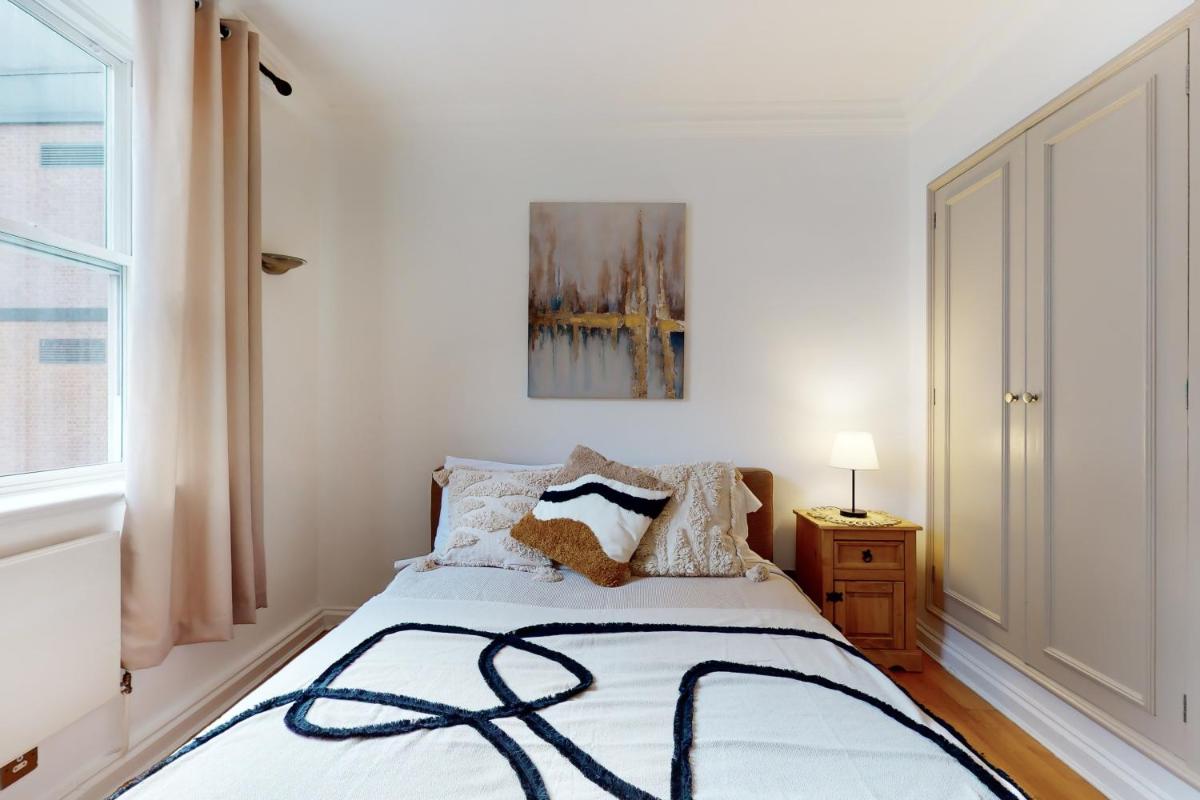 Stay in bond street