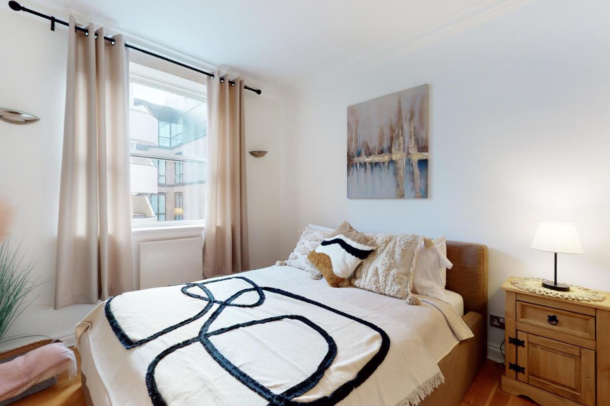 Stay in bond street