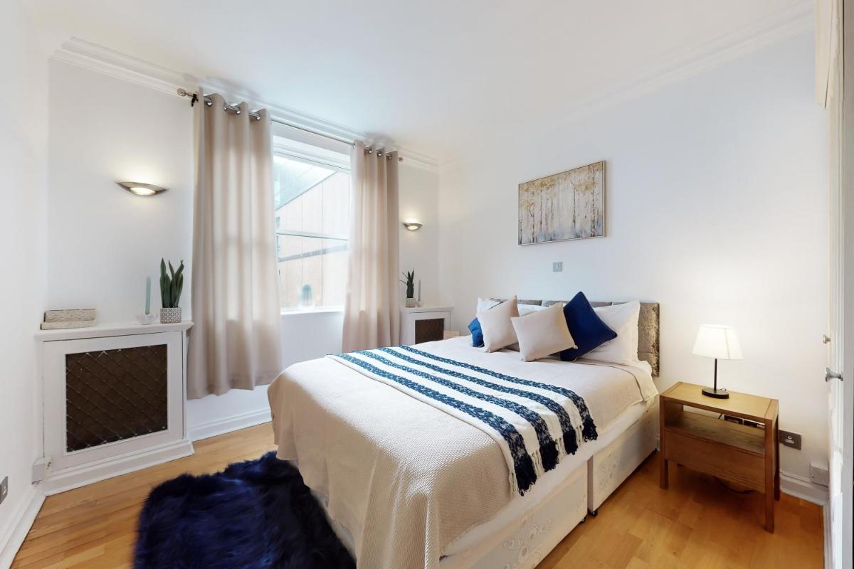 Stay in bond street