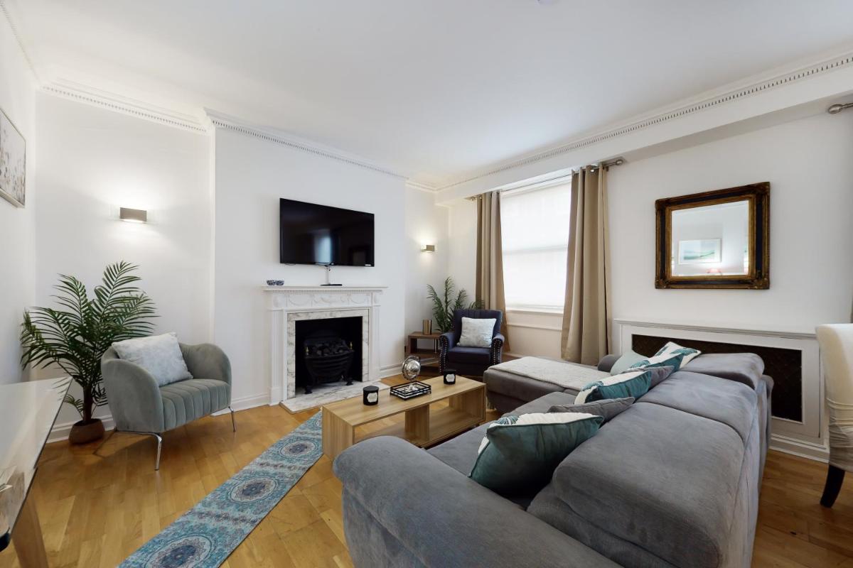 Stay in bond street