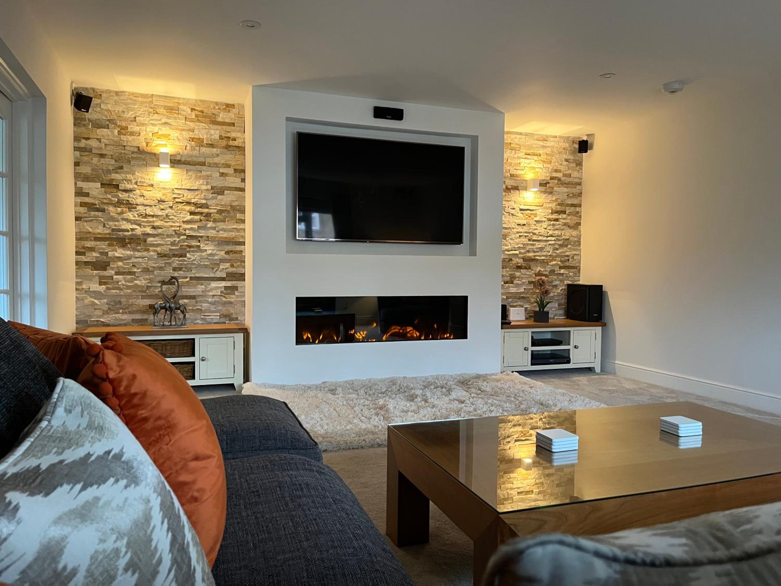 Luxurious 4 bedroom home in the heart of the Cotswolds with Hot Tub!