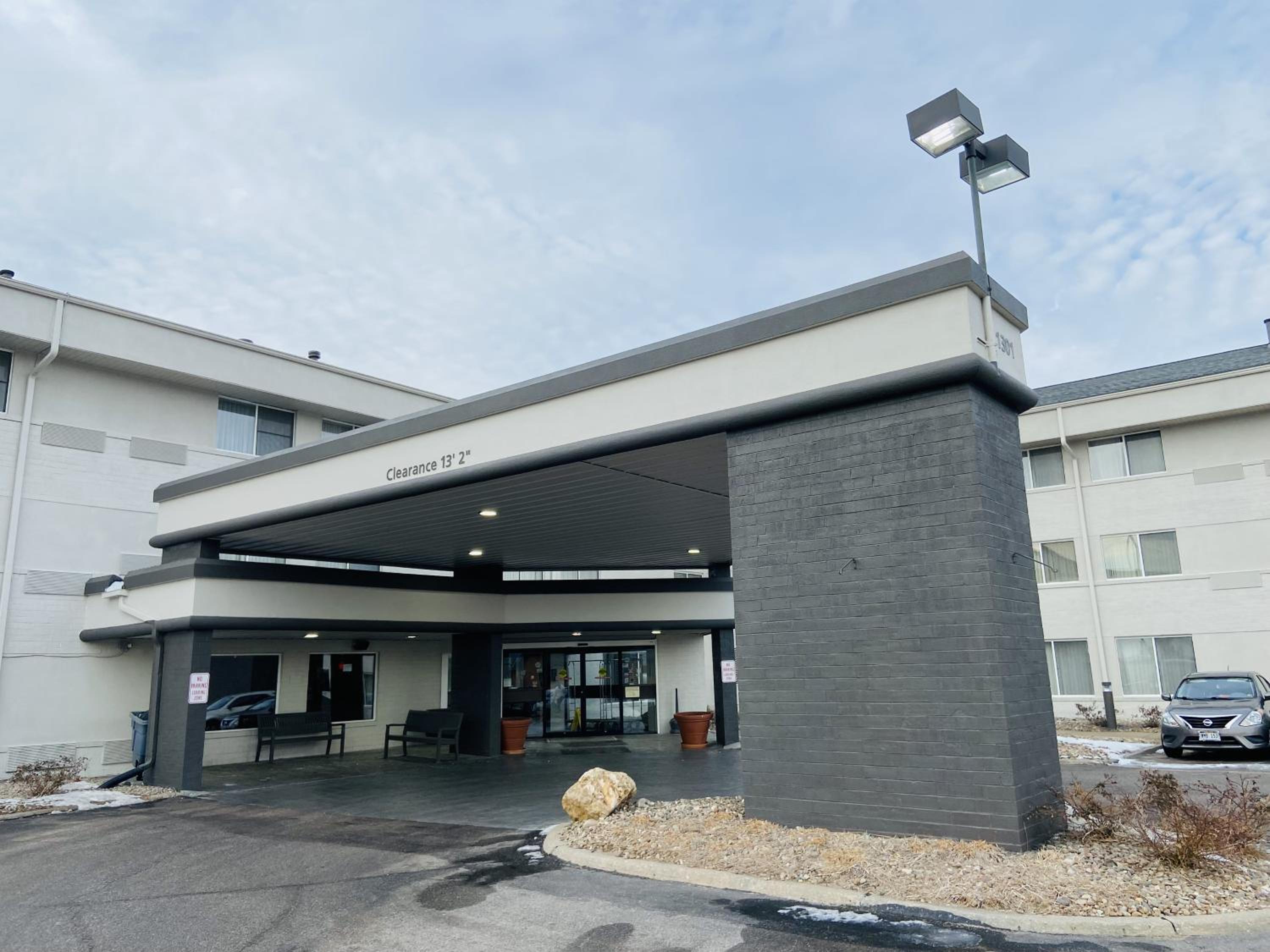 Lincoln Vacations - Country Inn  Suites by Radisson, Lincoln Airport, NE - Property Image 45