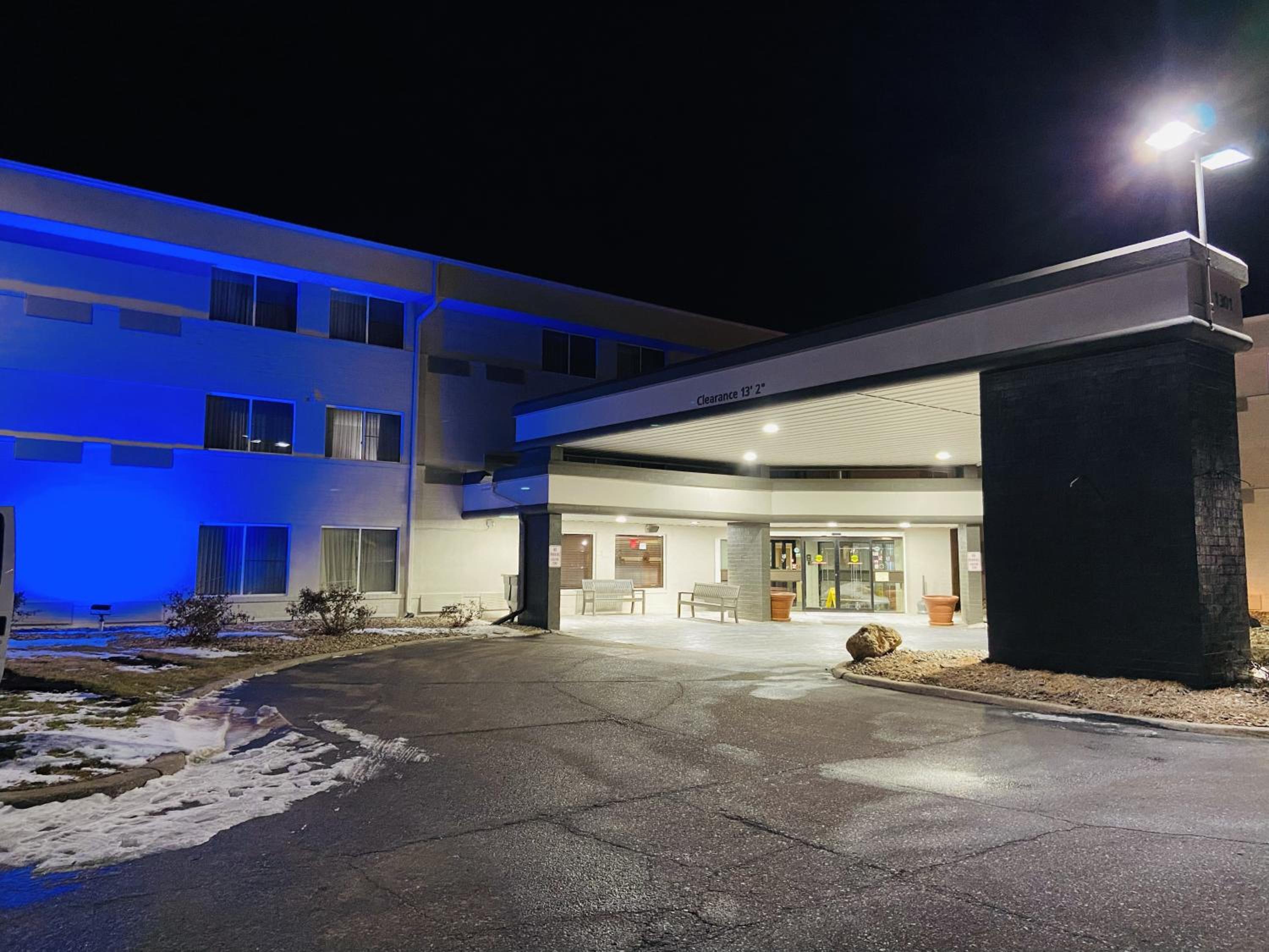 Lincoln Vacations - Country Inn  Suites by Radisson, Lincoln Airport, NE - Property Image 41