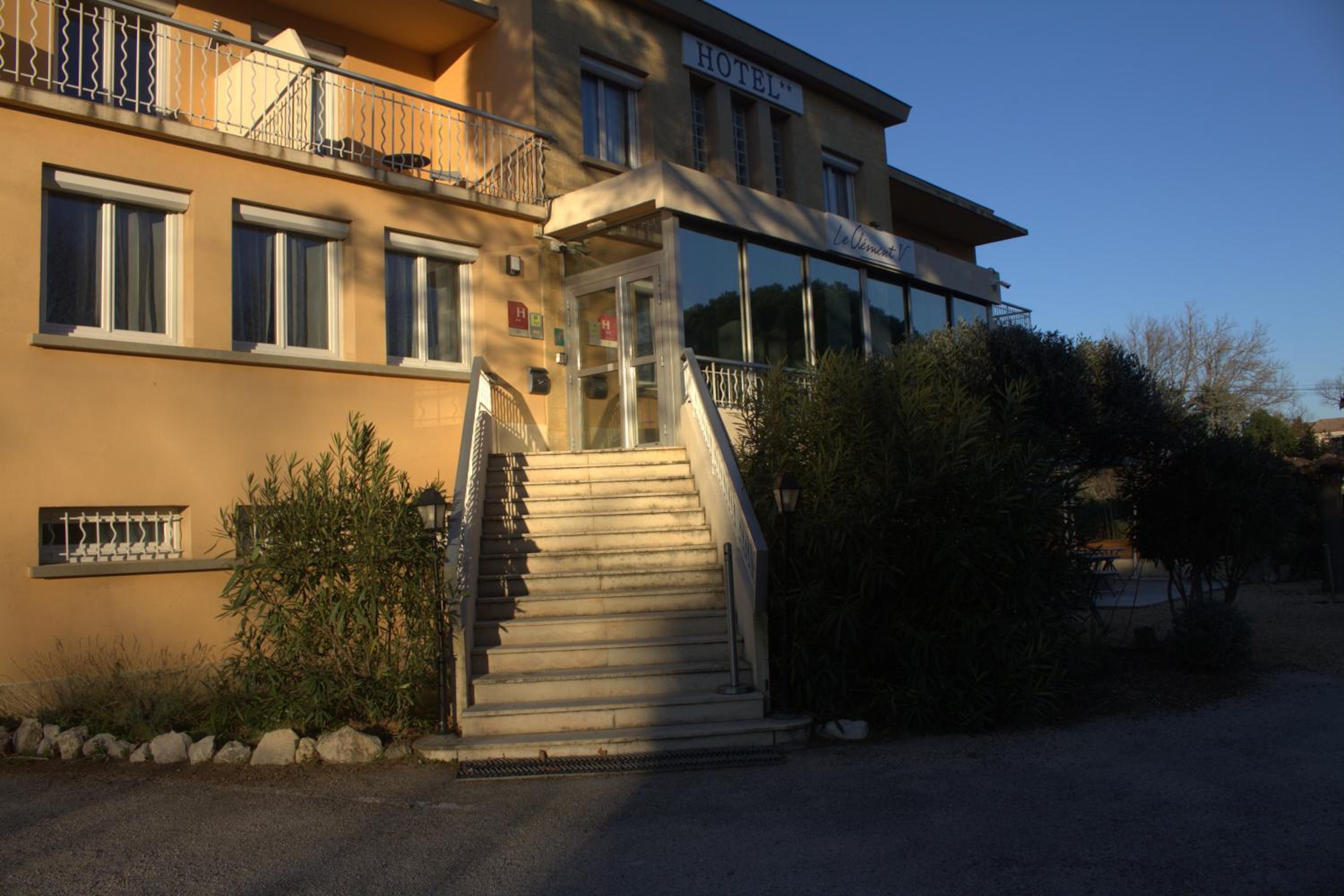 Hotel Logis Hôtel Le Clement V - Image 1