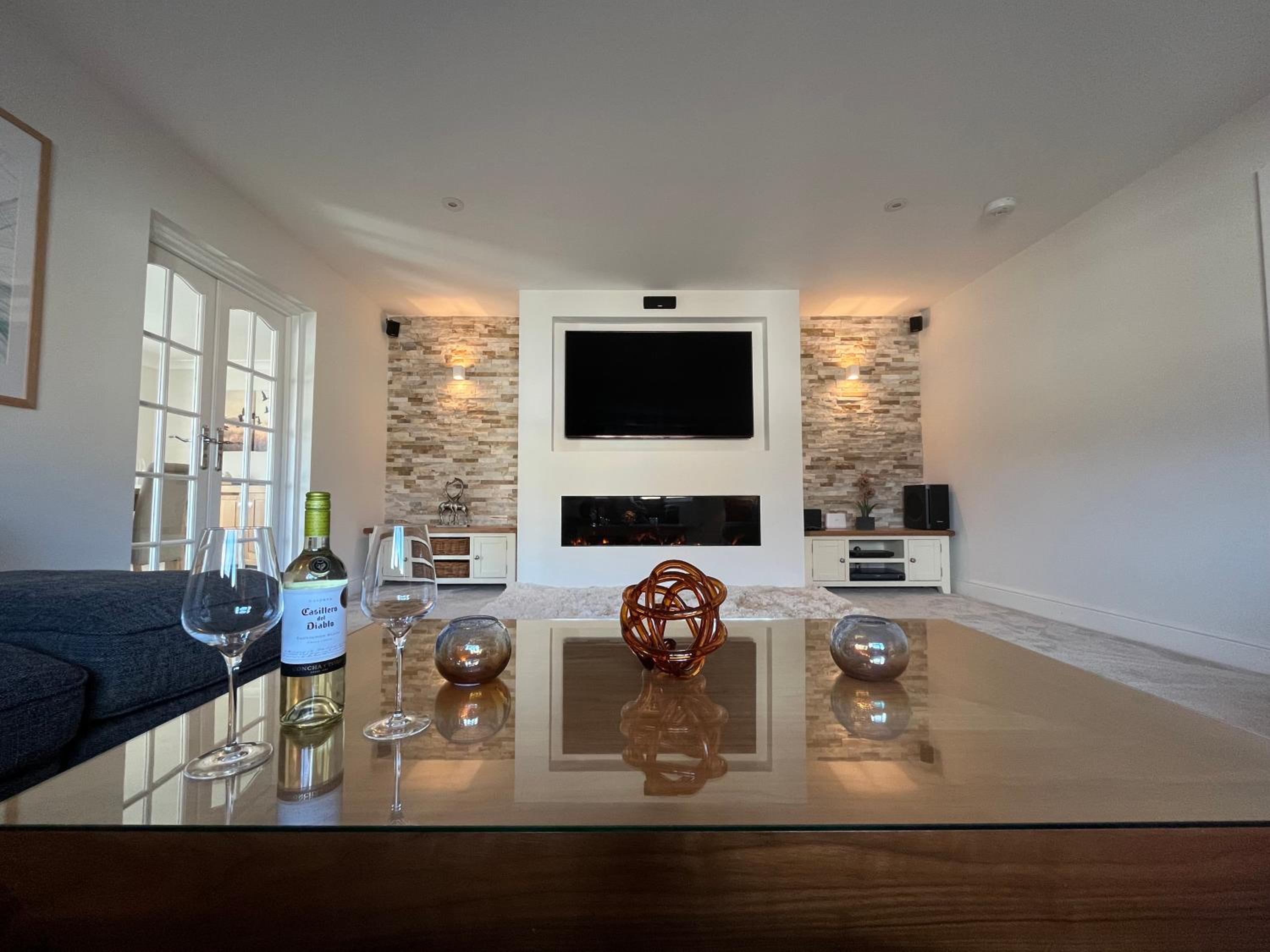 Luxurious 4 bedroom home in the heart of the Cotswolds with Hot Tub!