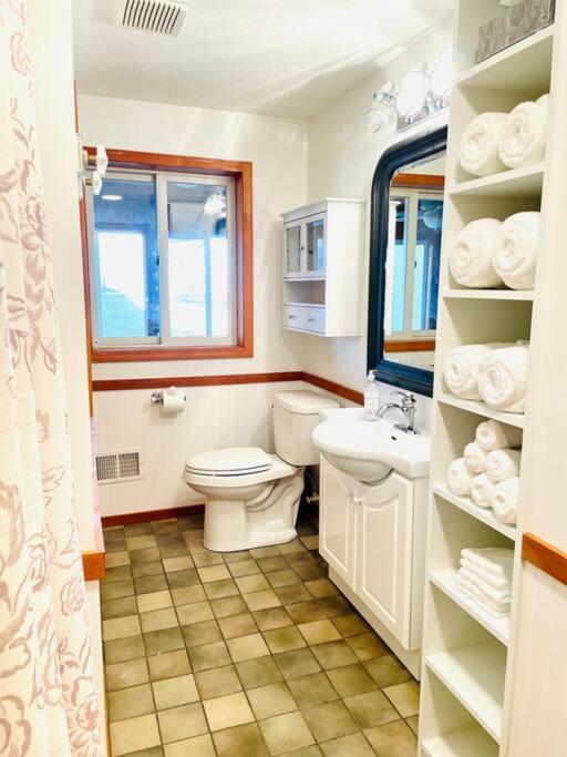 Unforgettable 4 bedroom 3 bath waterfront cabin view 2