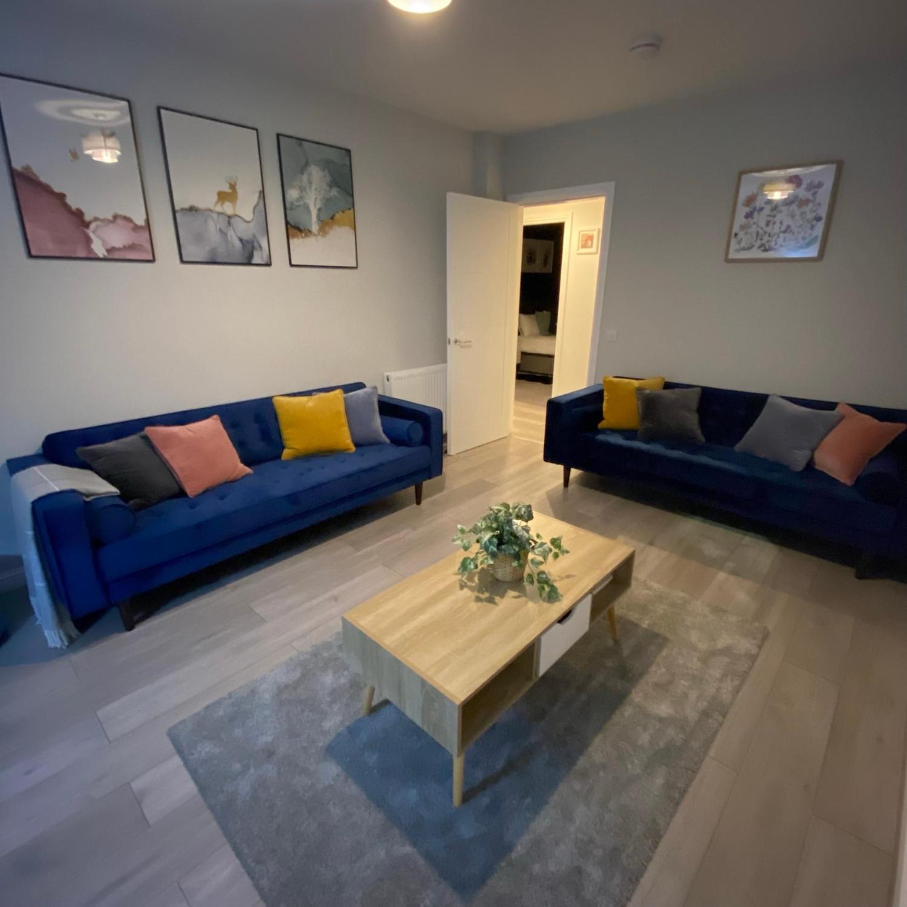 Stunning 2 Bedroom River View Apartment