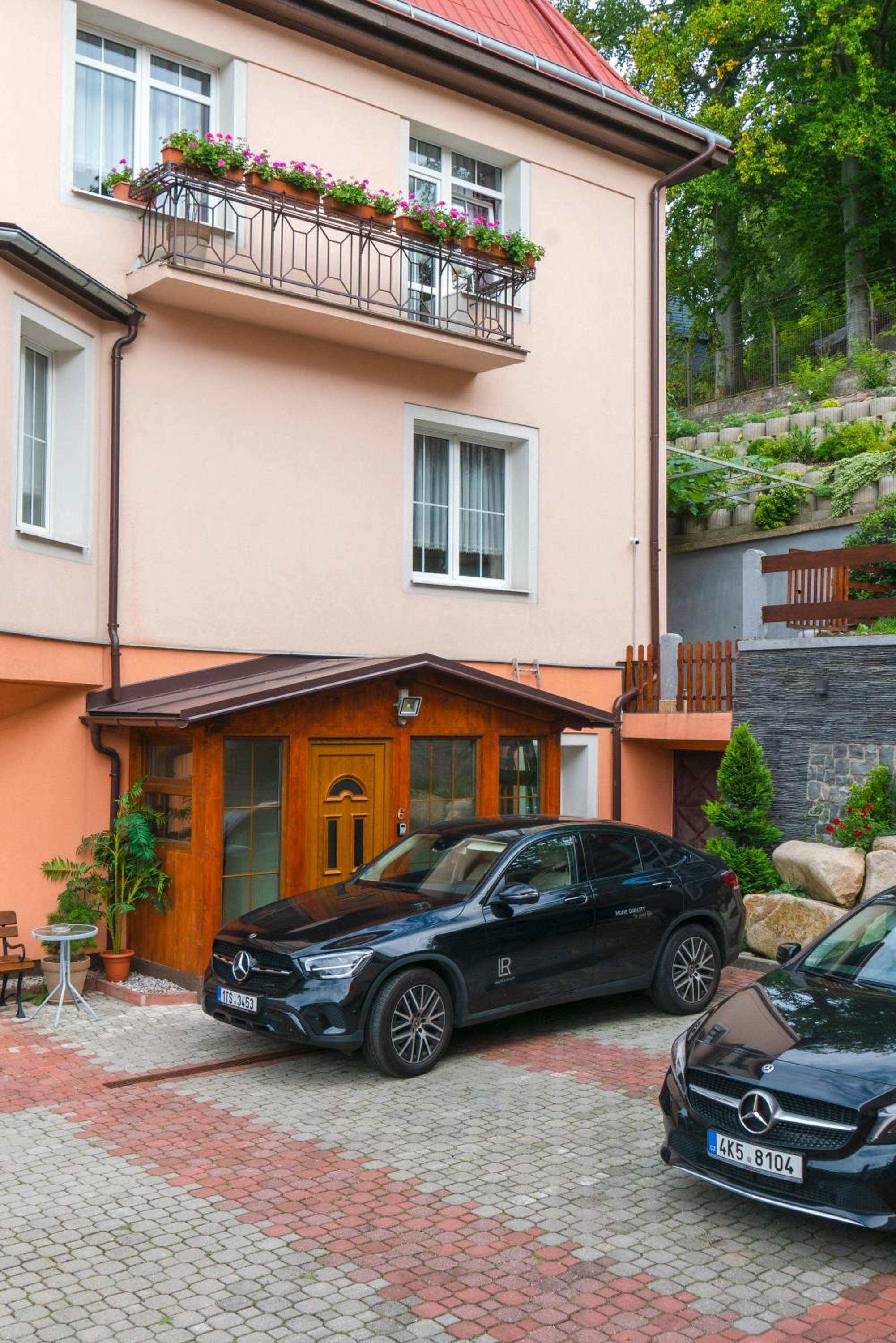 Diana Apartments Karlovy Vary - Image 2